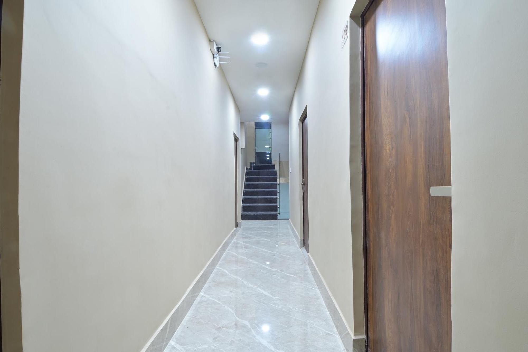 Hotel Chowdhry Tourist - Railway Station - 2 Minutes Walk 2*