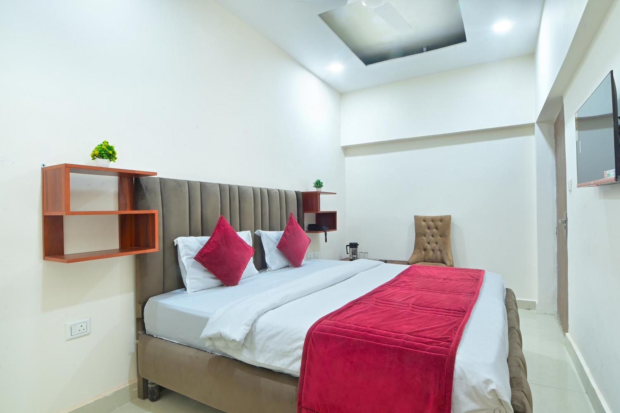 Chowdhry Tourist - Railway Station - 2 Minutes Walk Hotel New Delhi