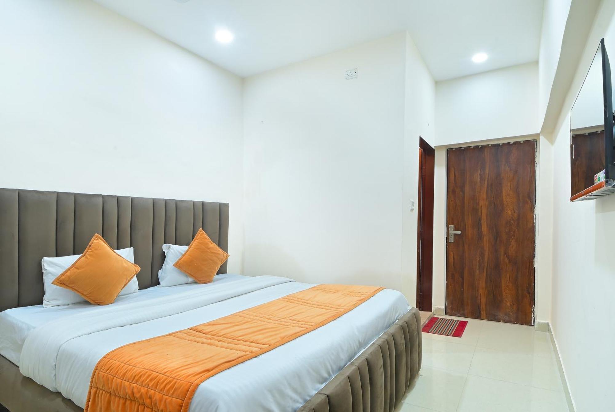 Hotel Chowdhry Tourist - Railway Station - 2 Minutes Walk New Delhi