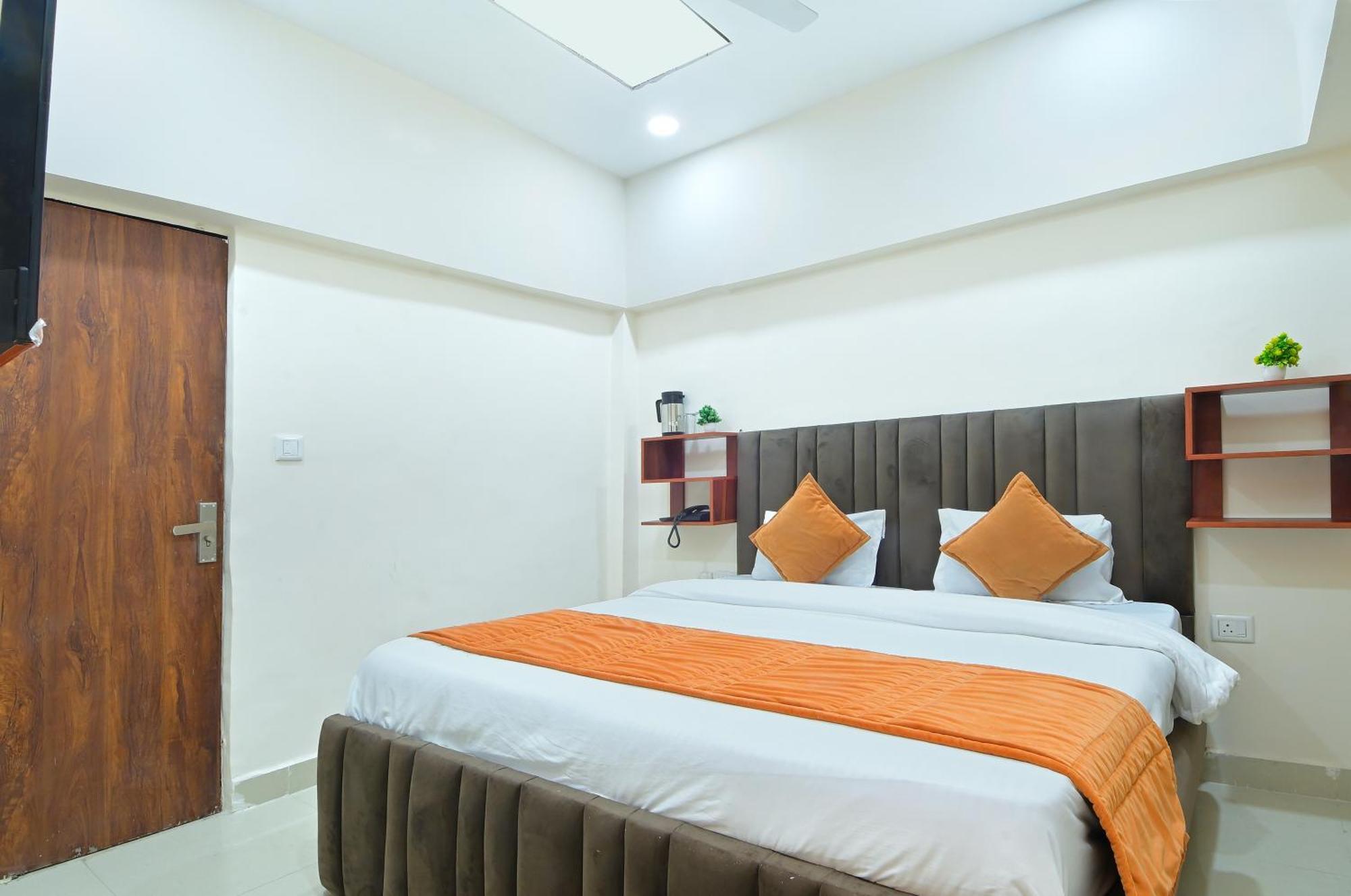 Chowdhry Tourist - Railway Station - 2 Minutes Walk New Delhi