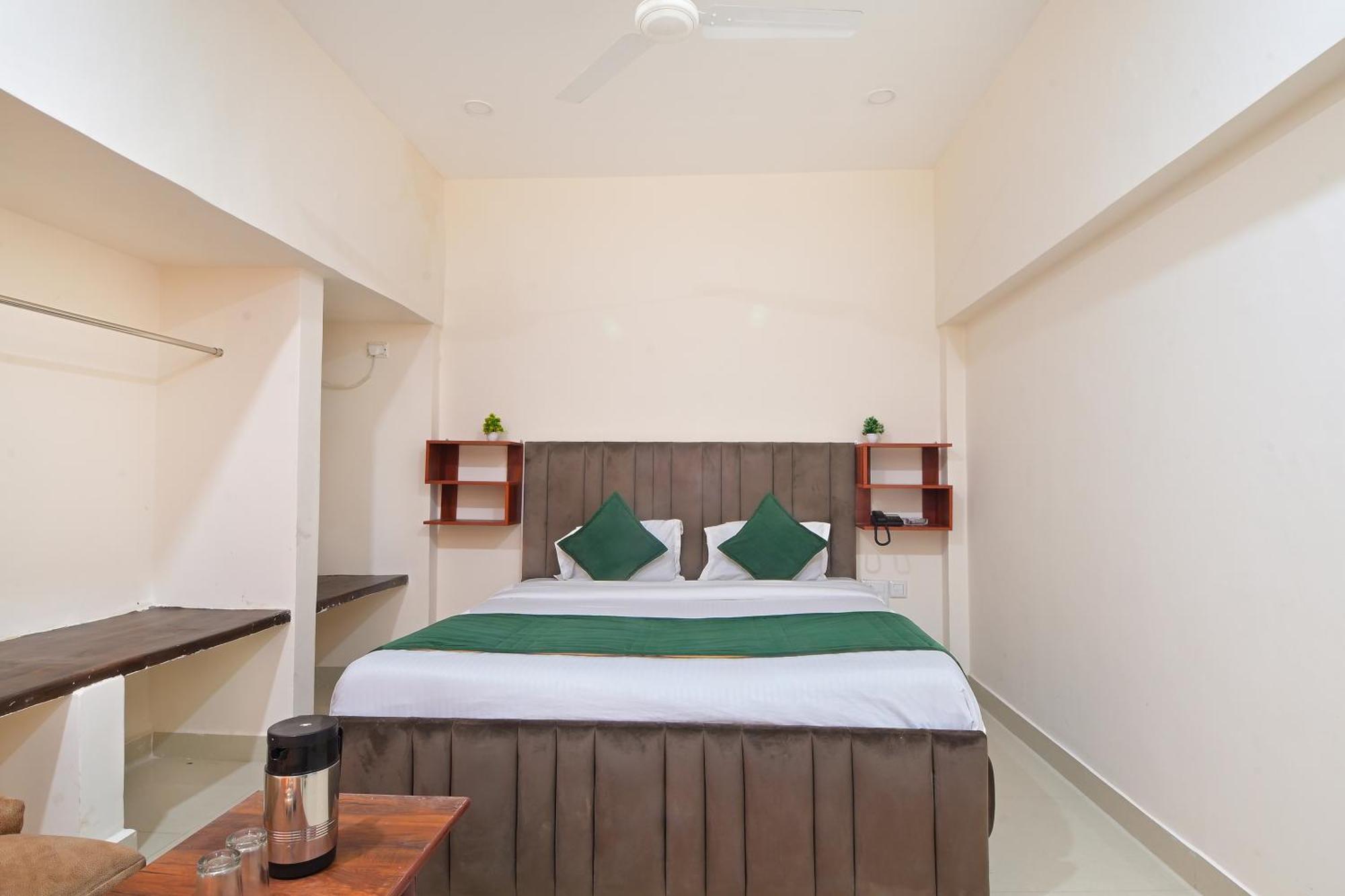 Chowdhry Tourist - Railway Station - 2 Minutes Walk Hotel