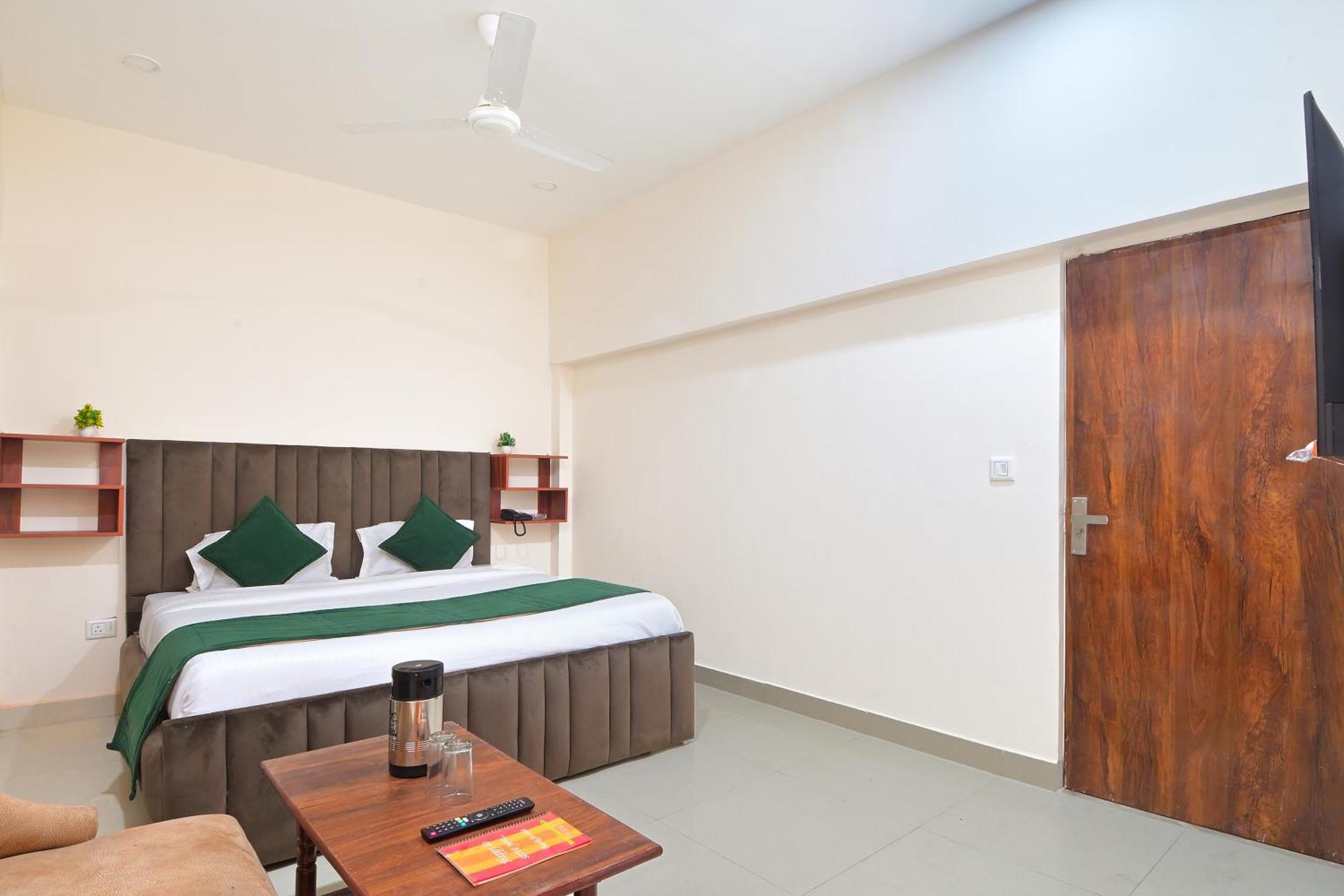 Hotel Chowdhry Tourist - Railway Station - 2 Minutes Walk