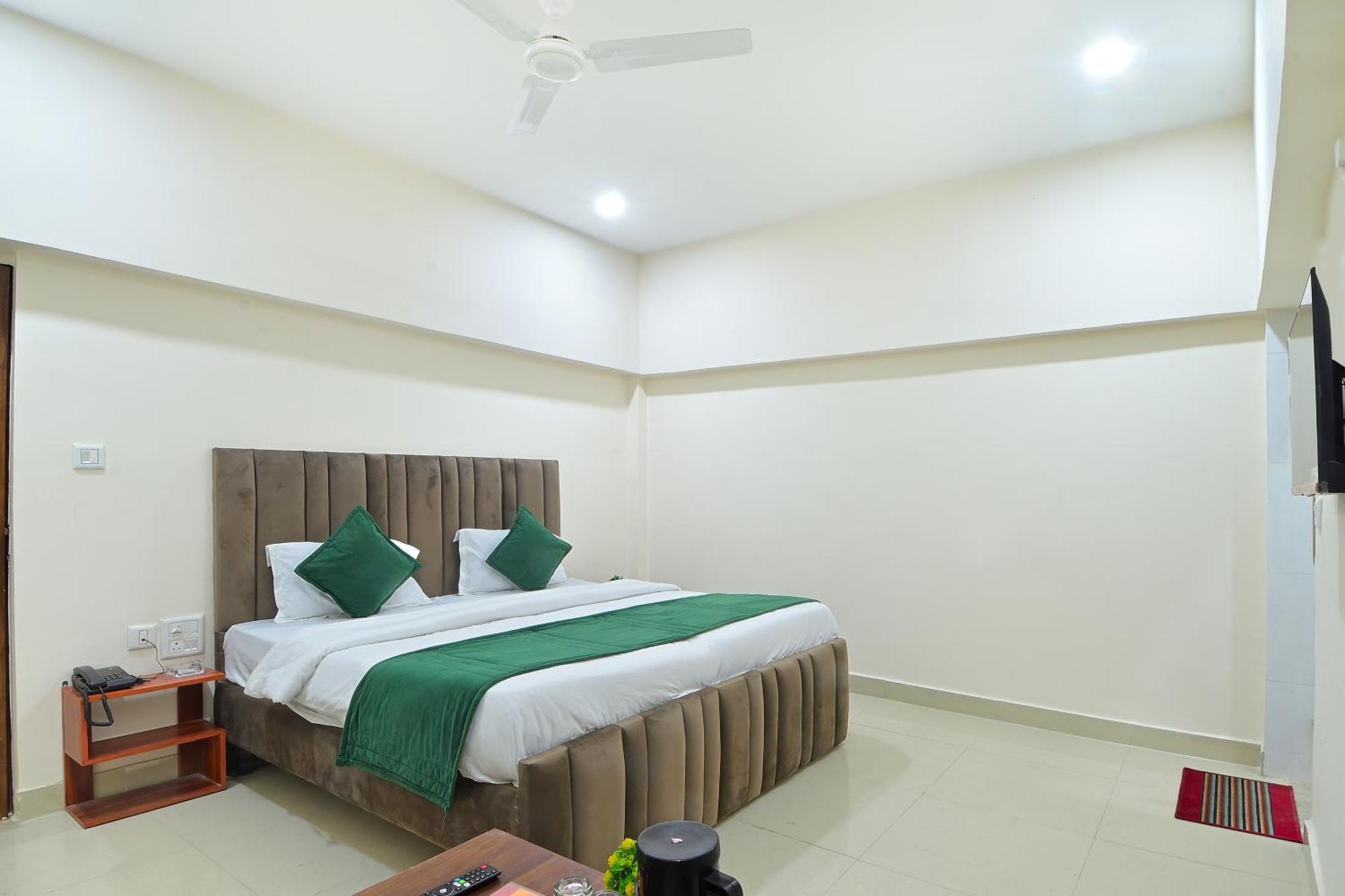 Hotel Chowdhry Tourist - Railway Station - 2 Minutes Walk 2*