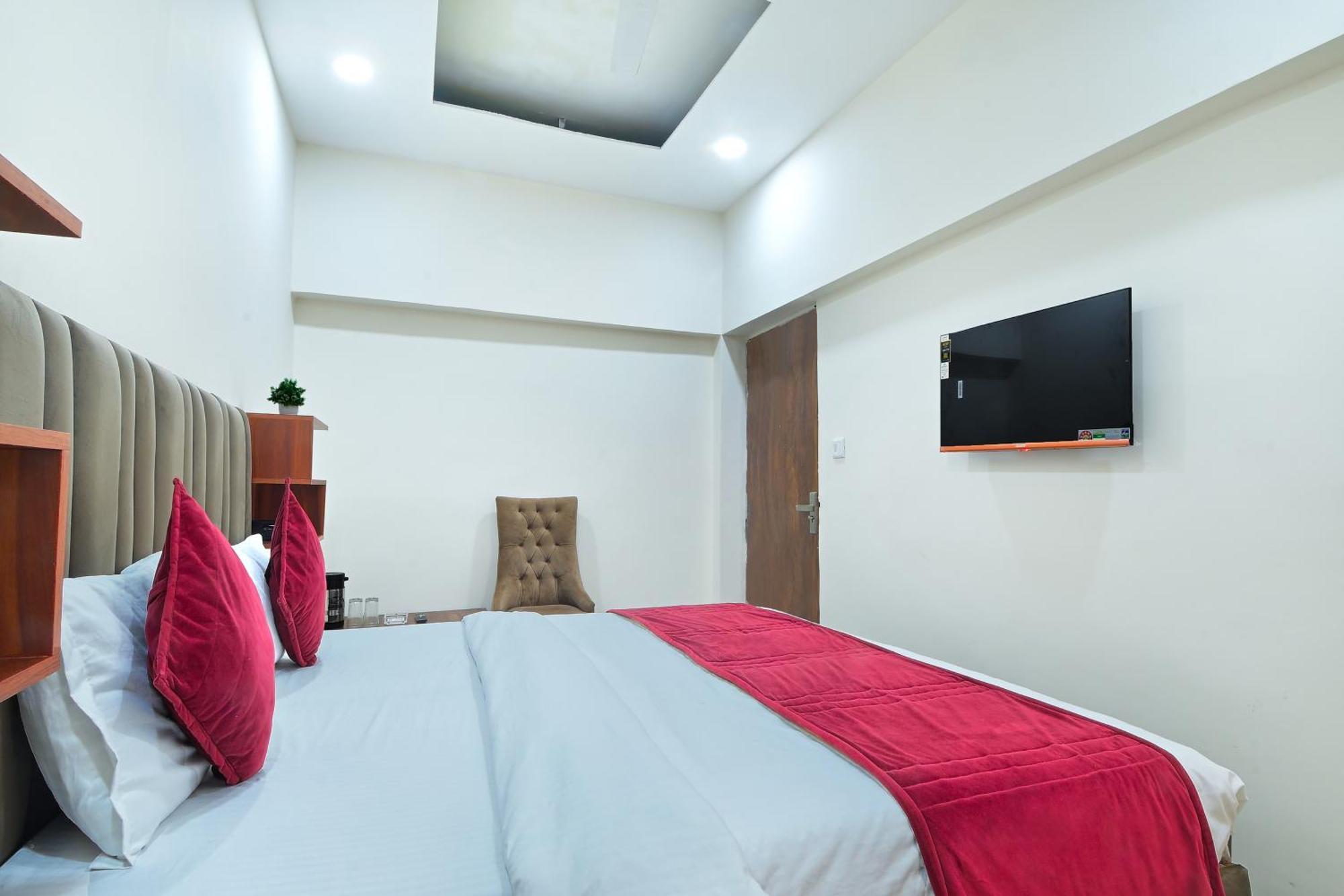 Chowdhry Tourist - Railway Station - 2 Minutes Walk New Delhi