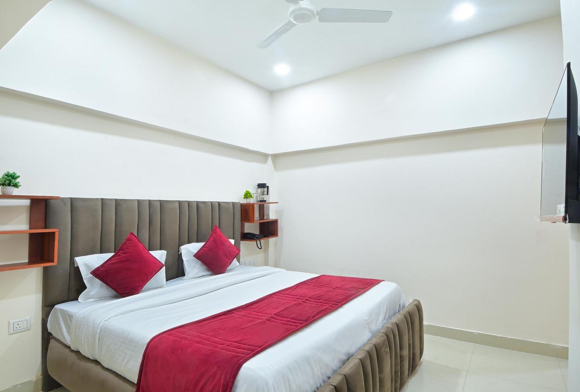 Hotel Chowdhry Tourist - Railway Station - 2 Minutes Walk New Delhi