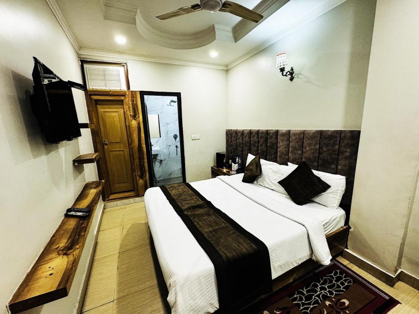 Hotel Jai Balaji, Paharganj, Railway Station