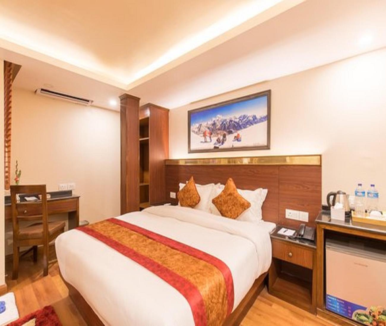 Hotel Aela Grand Near Delhi Airport By La Casa 4*