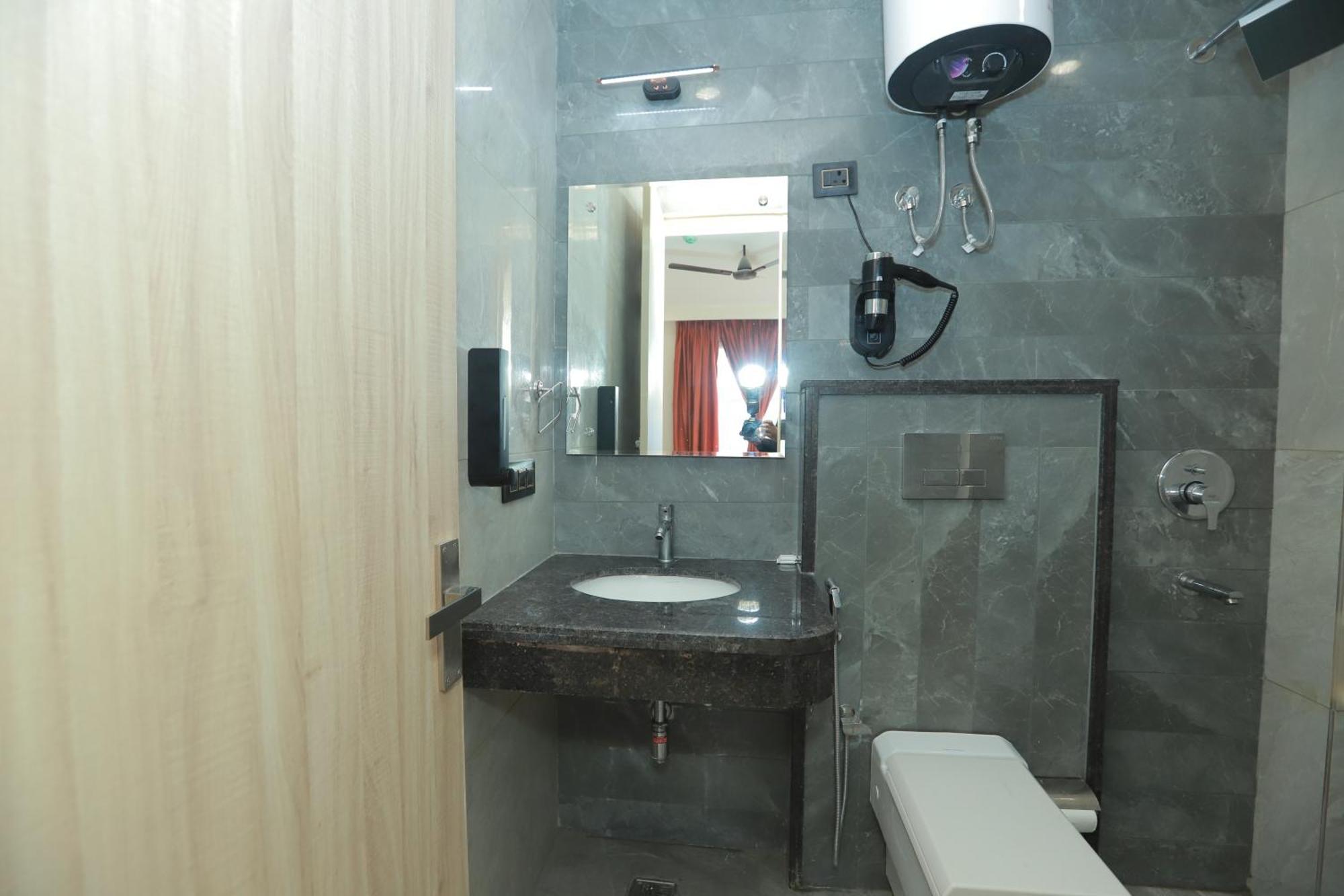 Zed - Delhi International Airport 3*