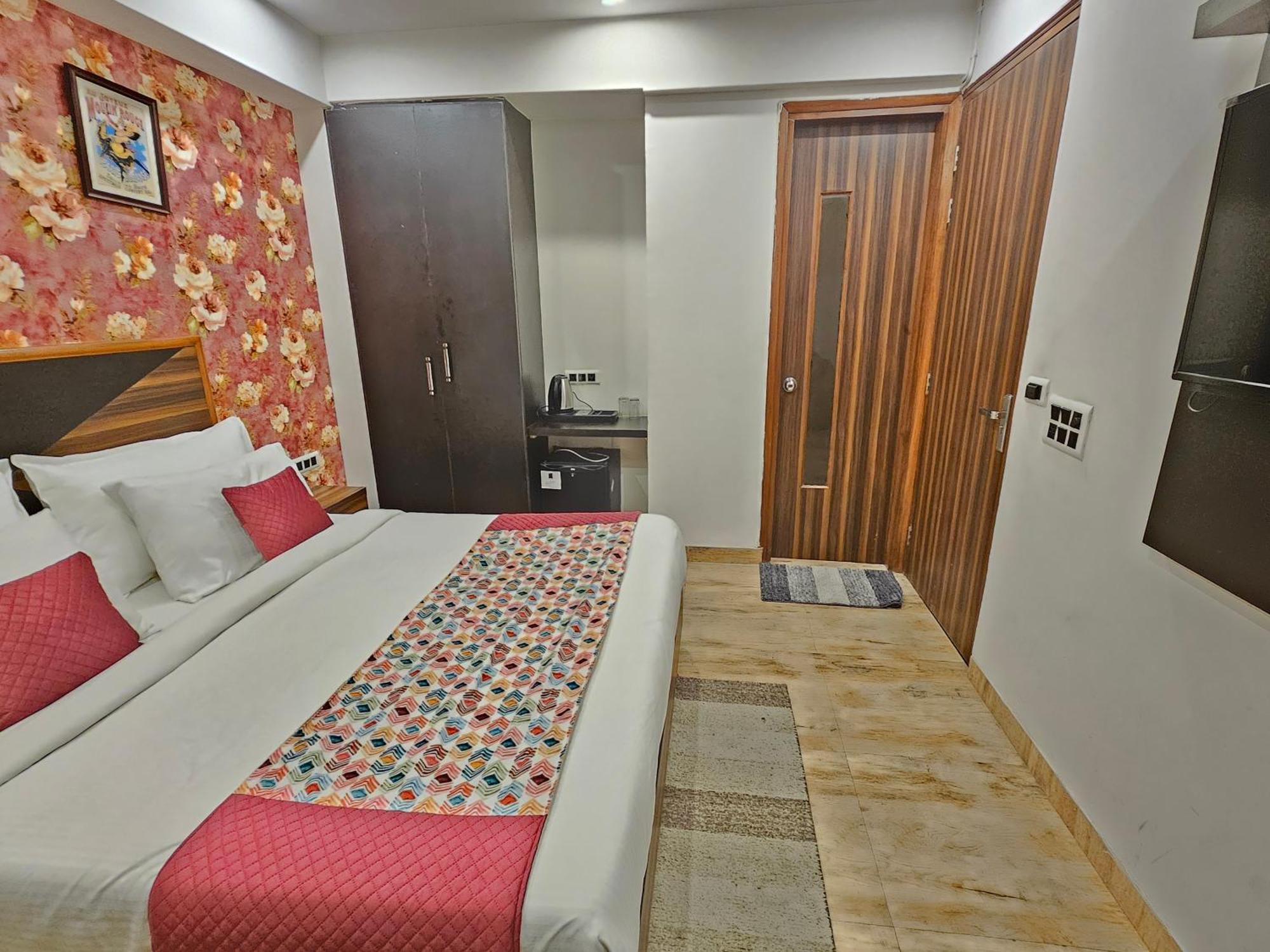 Aela Grand Near Delhi Airport By La Casa 4*