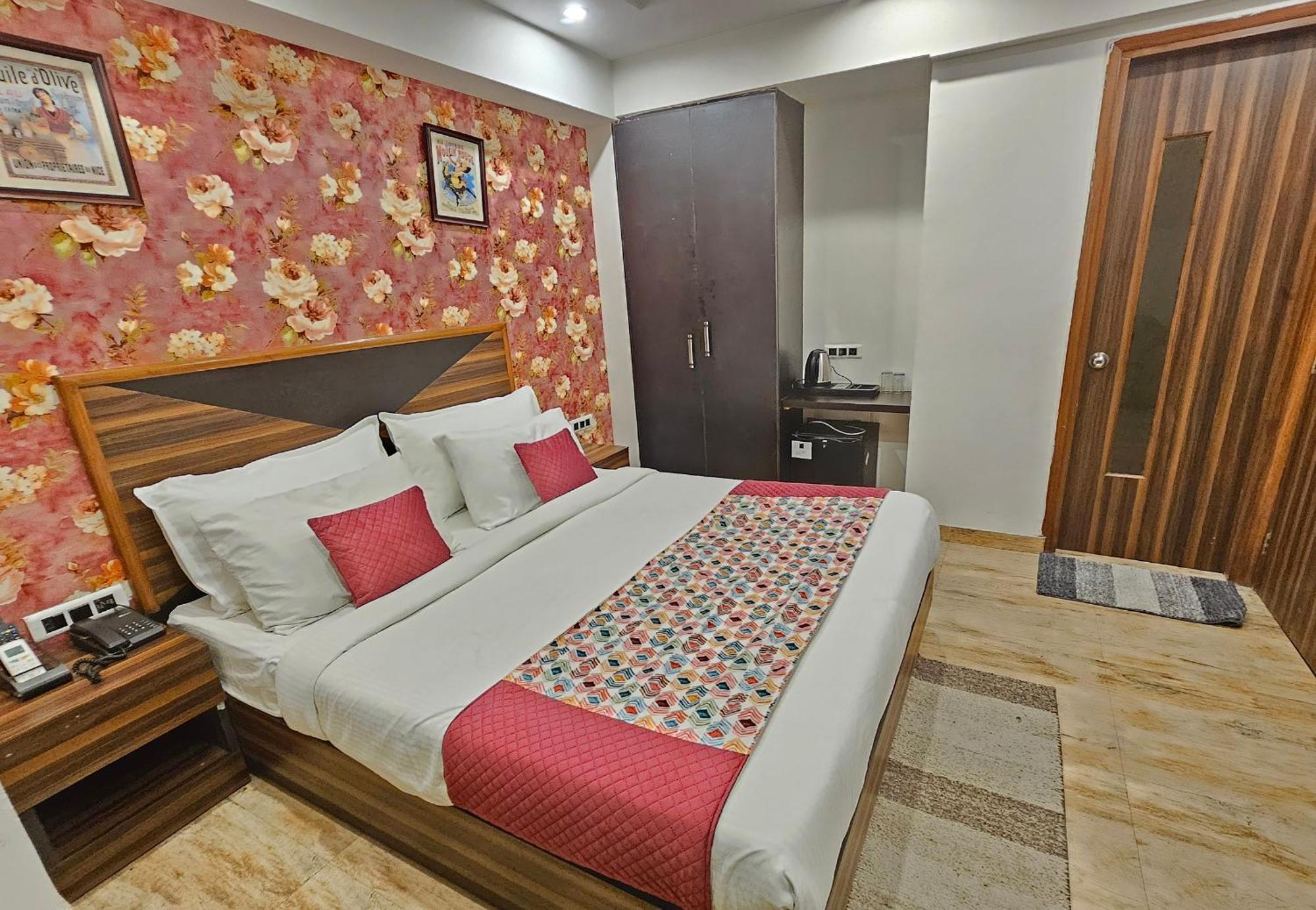 Hotel Aela Grand Near Delhi Airport By La Casa 4*