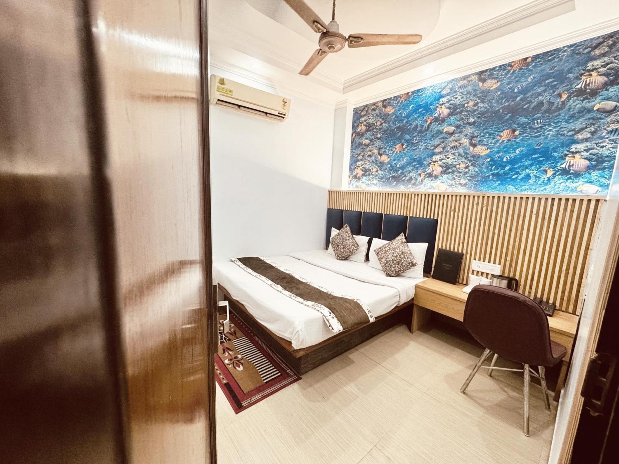 Jai Balaji, Paharganj, Railway Station 4*