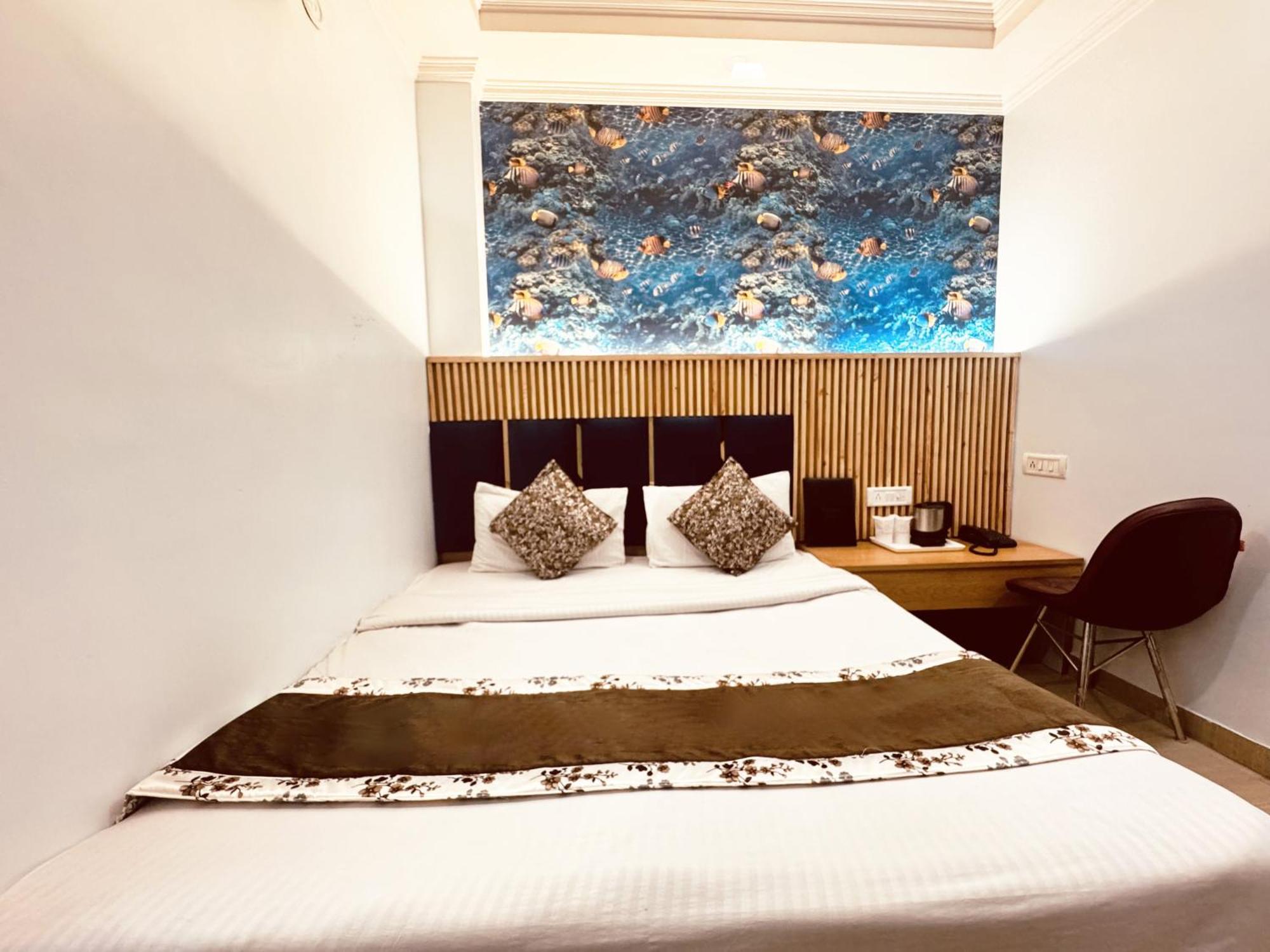 Jai Balaji, Paharganj, Railway Station Hotel