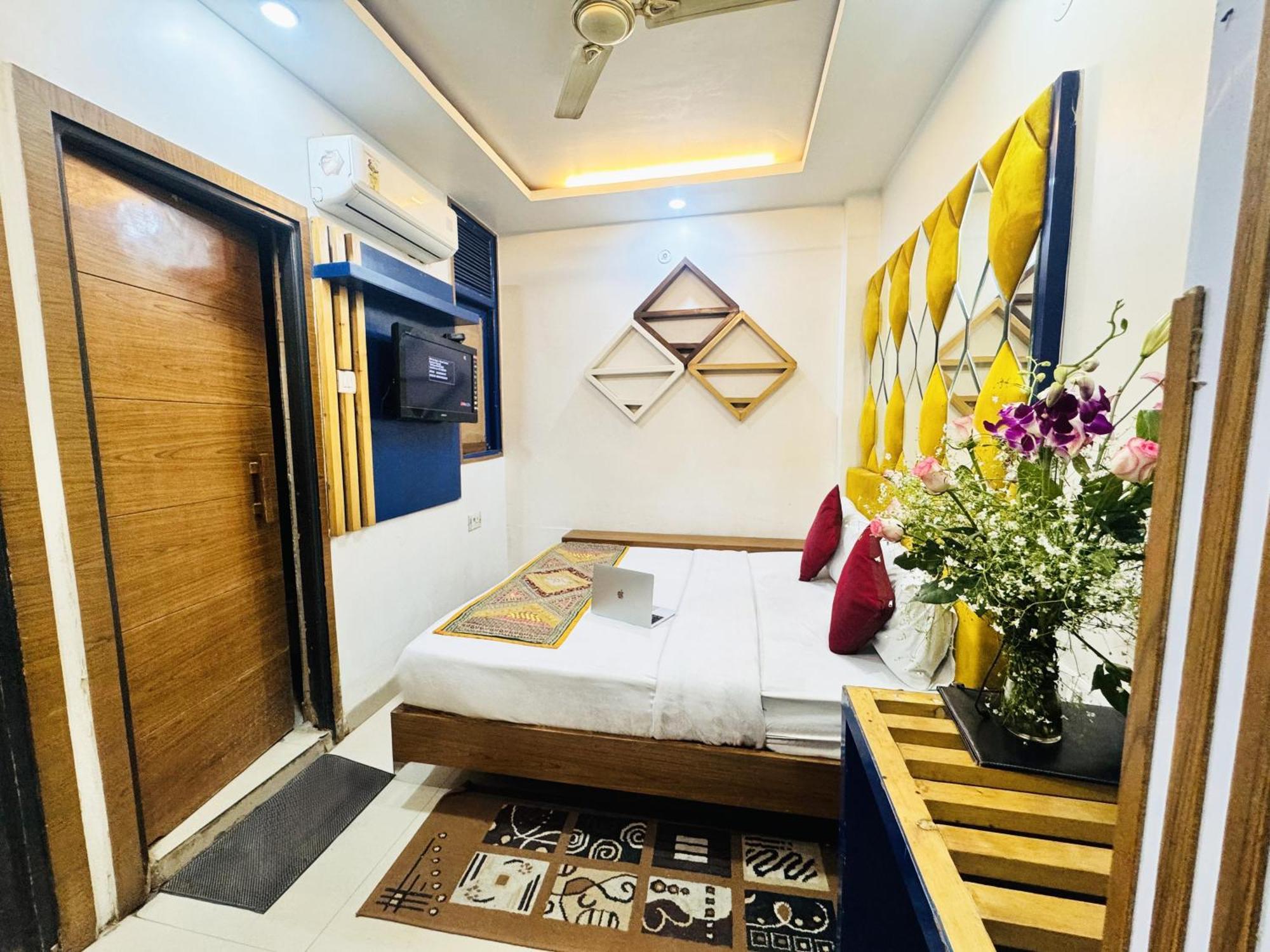 Hotel Jai Balaji, Paharganj, Railway Station