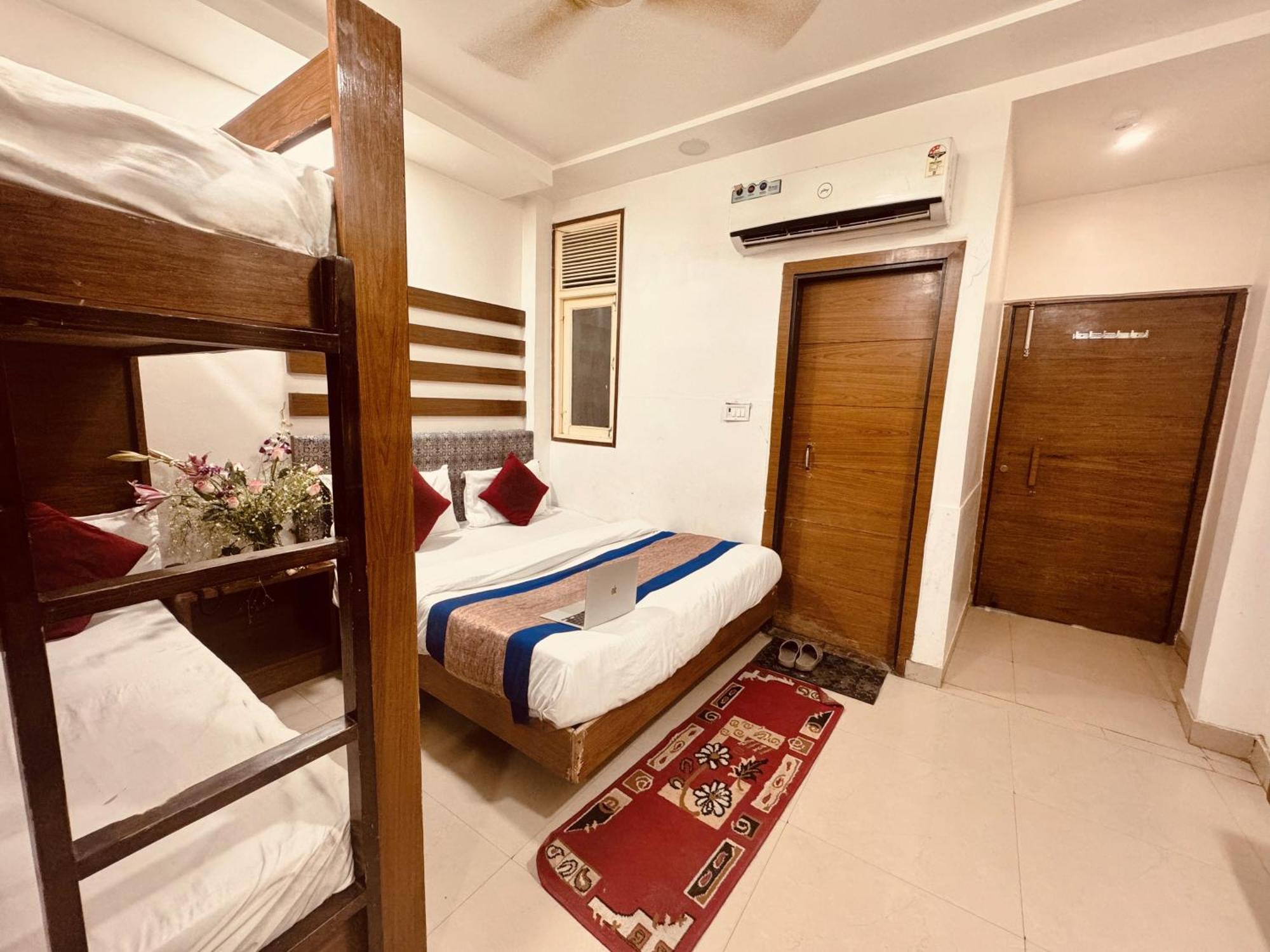 Hotel Jai Balaji, Paharganj, Railway Station New Delhi