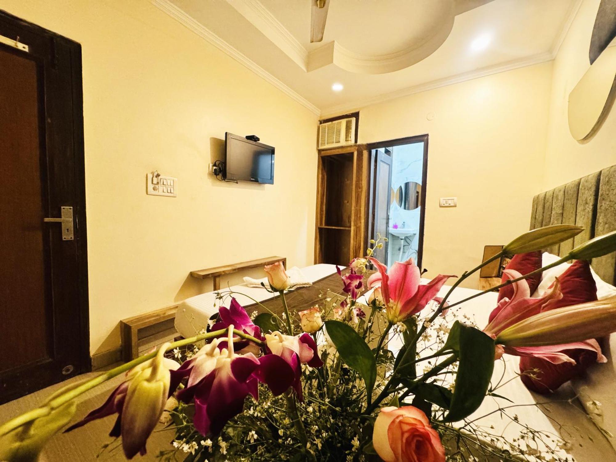 Hotel Jai Balaji, Paharganj, Railway Station