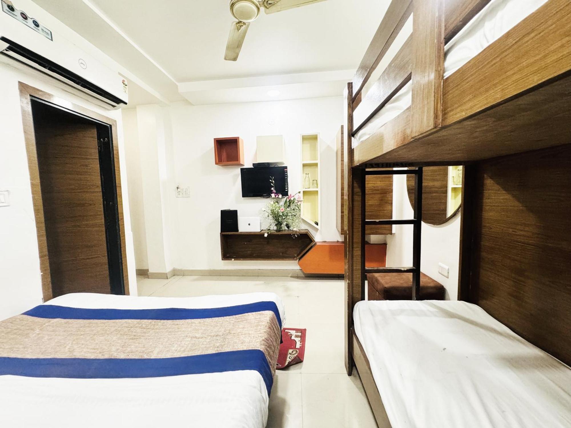 Jai Balaji, Paharganj, Railway Station Hotel 4*
