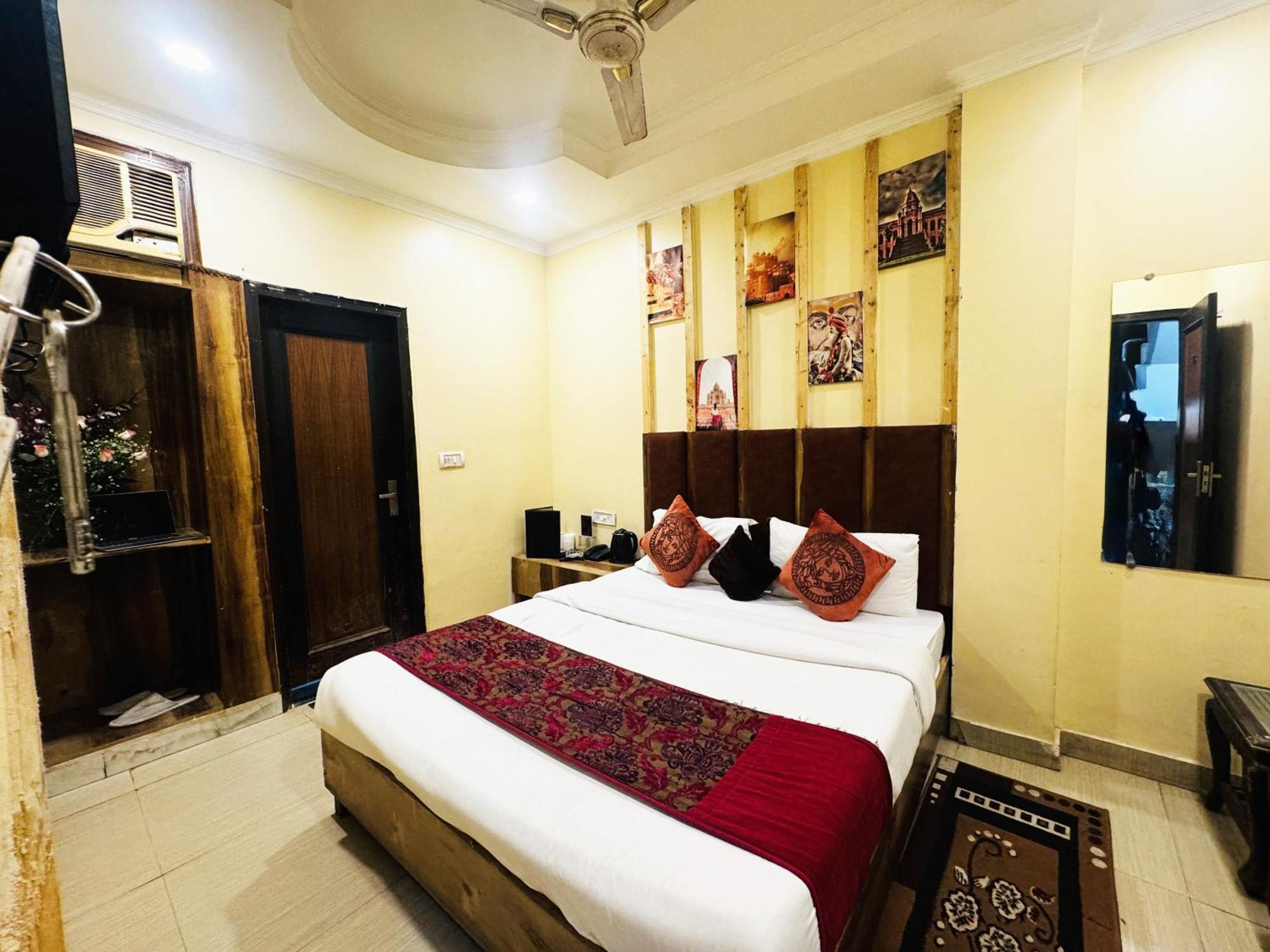 Hotel Jai Balaji, Paharganj, Railway Station 4*