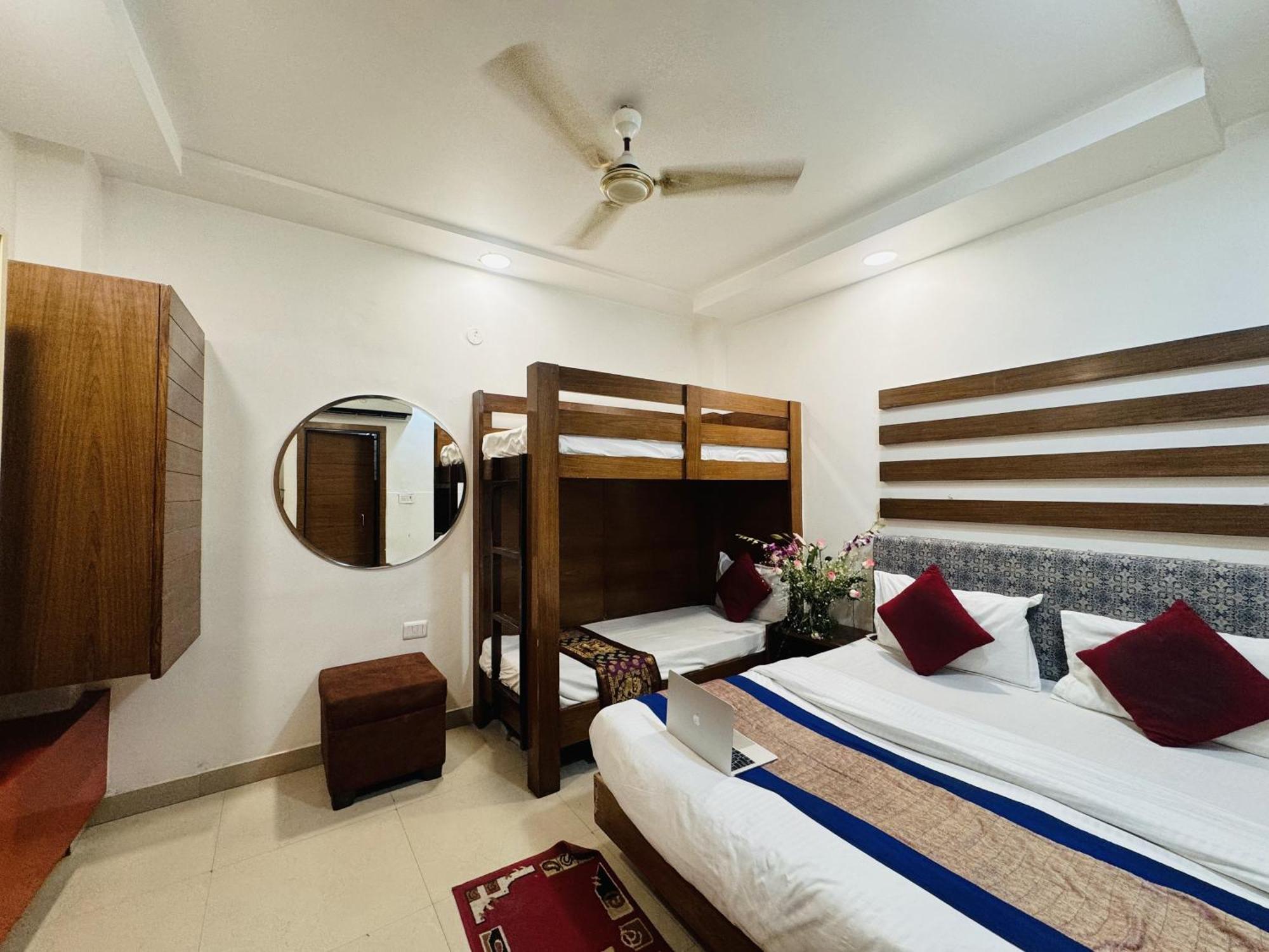 Jai Balaji, Paharganj, Railway Station Hotel New Delhi