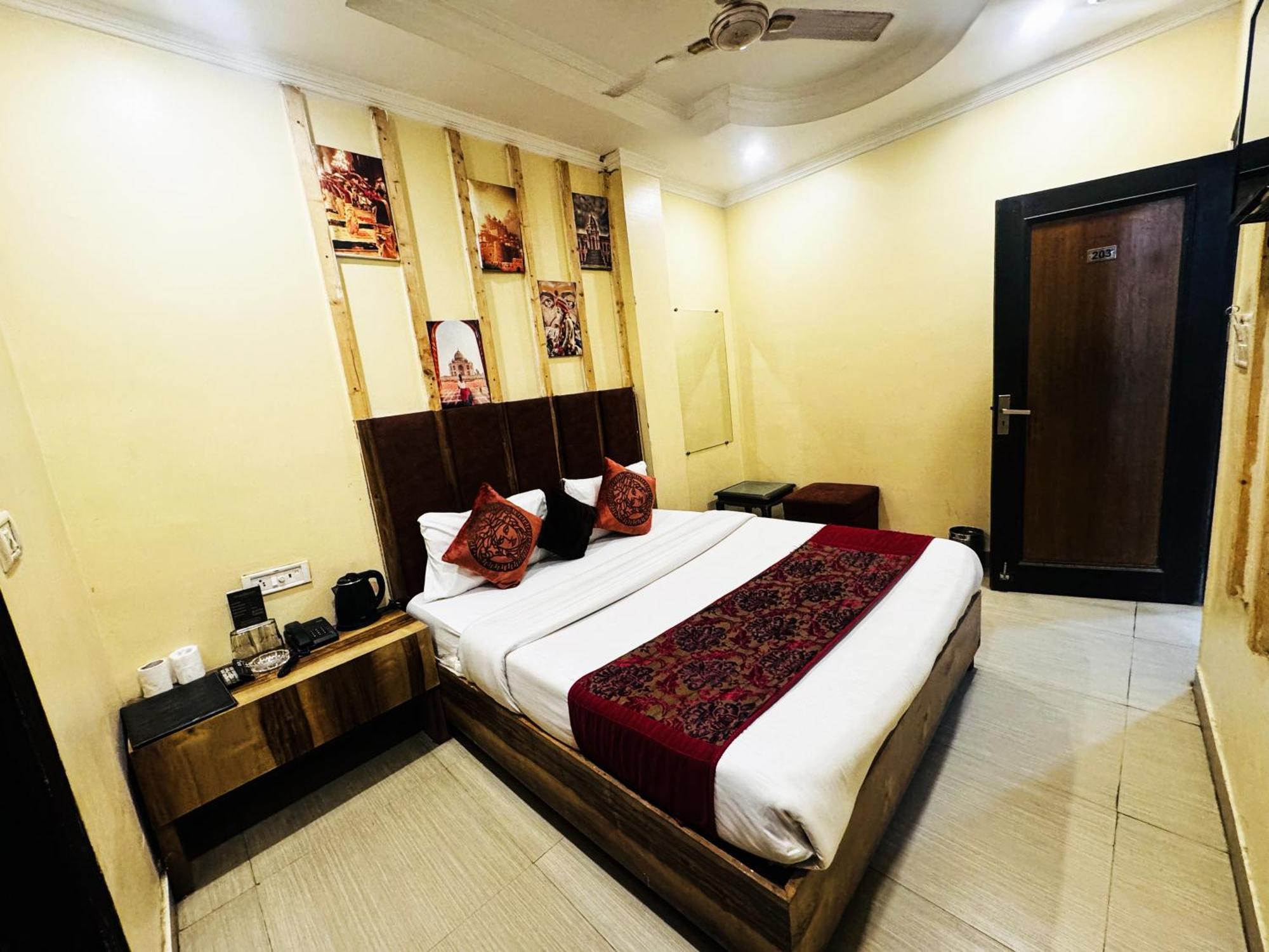 Jai Balaji, Paharganj, Railway Station Hotel
