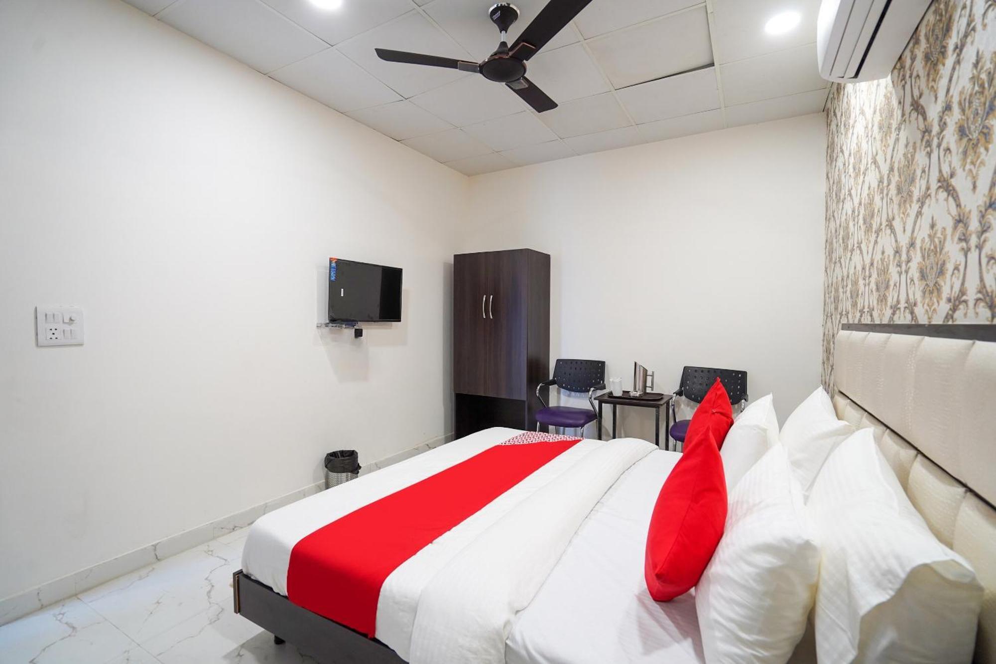 O Mannat Near Pacific Mall Tagore Garden Hotel