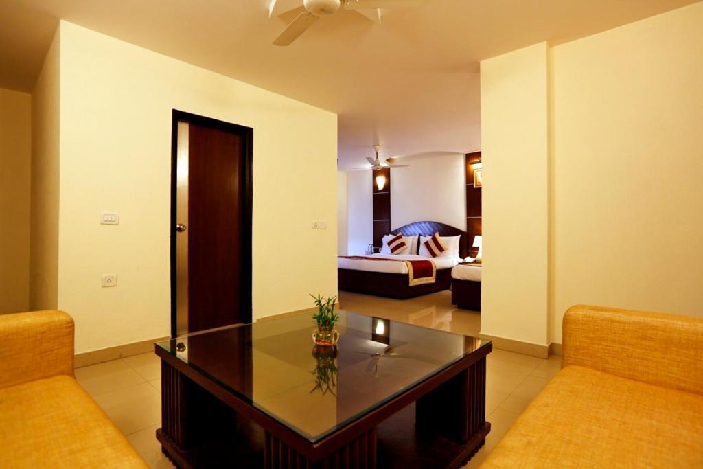 Airport La Sapphire & Restaurant 4*