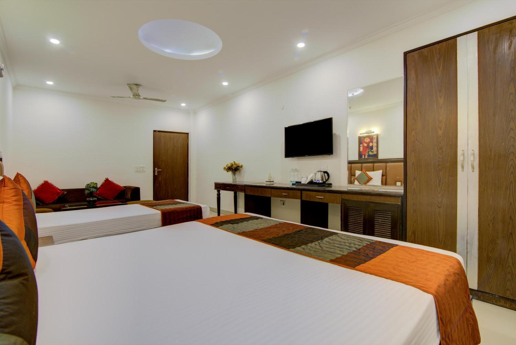 Airport La Sapphire & Restaurant Hotel 4*