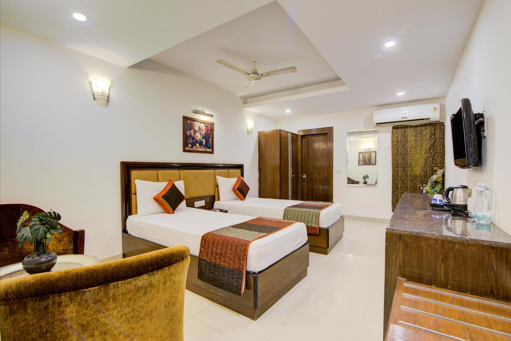 Airport La Sapphire & Restaurant 4* New Delhi