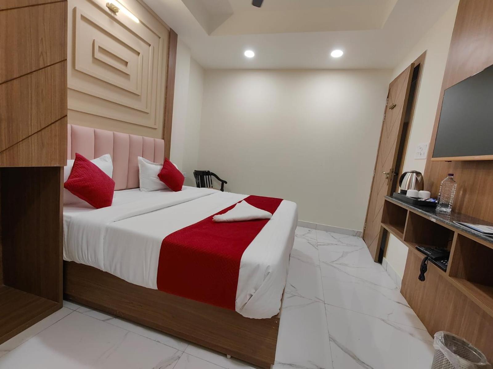 Nova Suites-delhi Airocity 5*