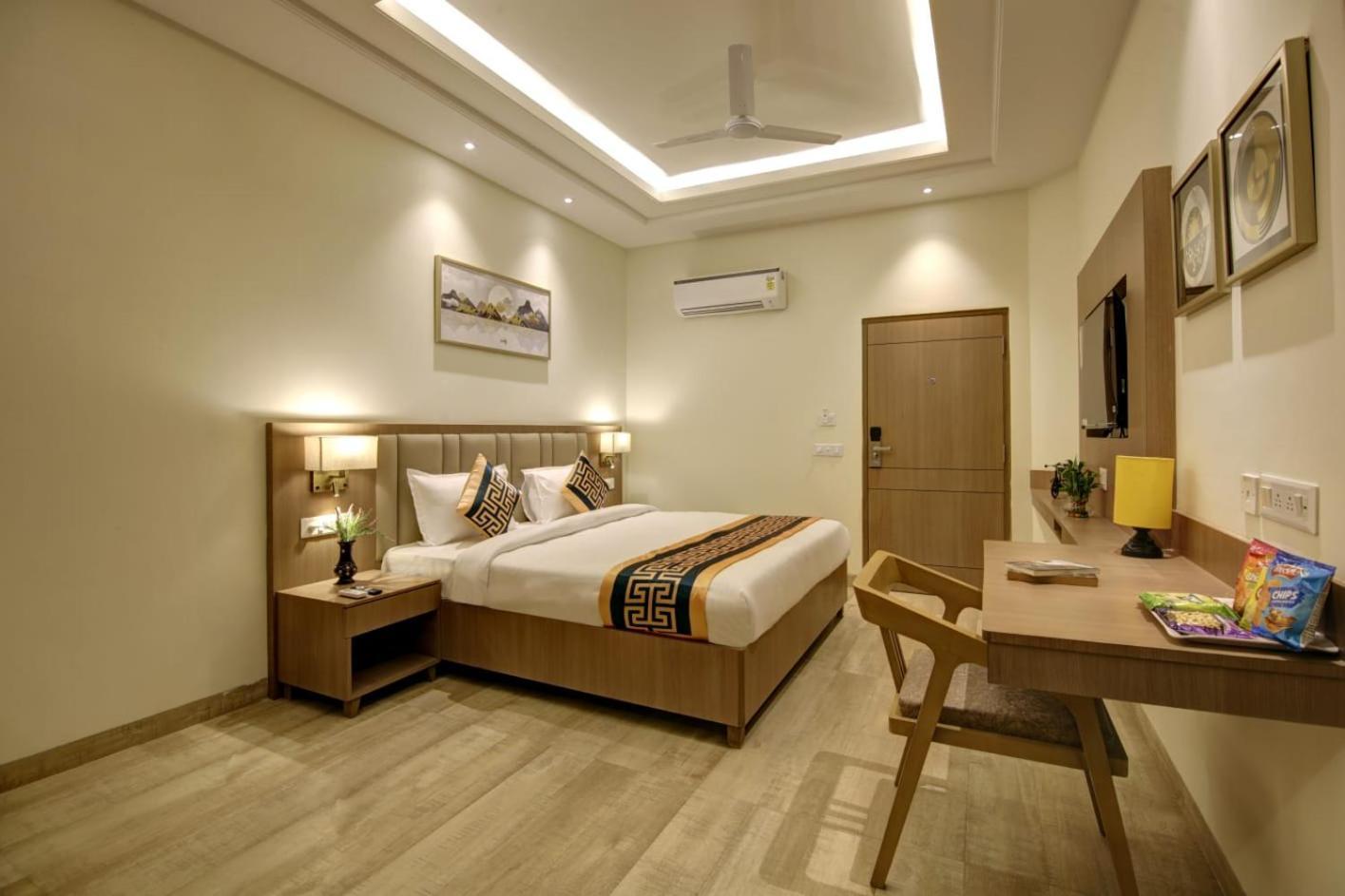 New Cozy Cave 4* New Delhi