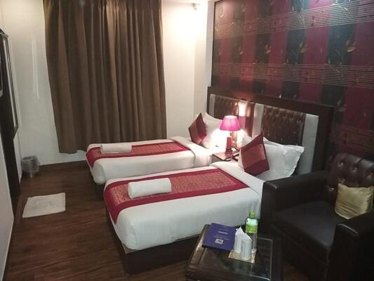 Hotel Waterfall Paschim Vihar