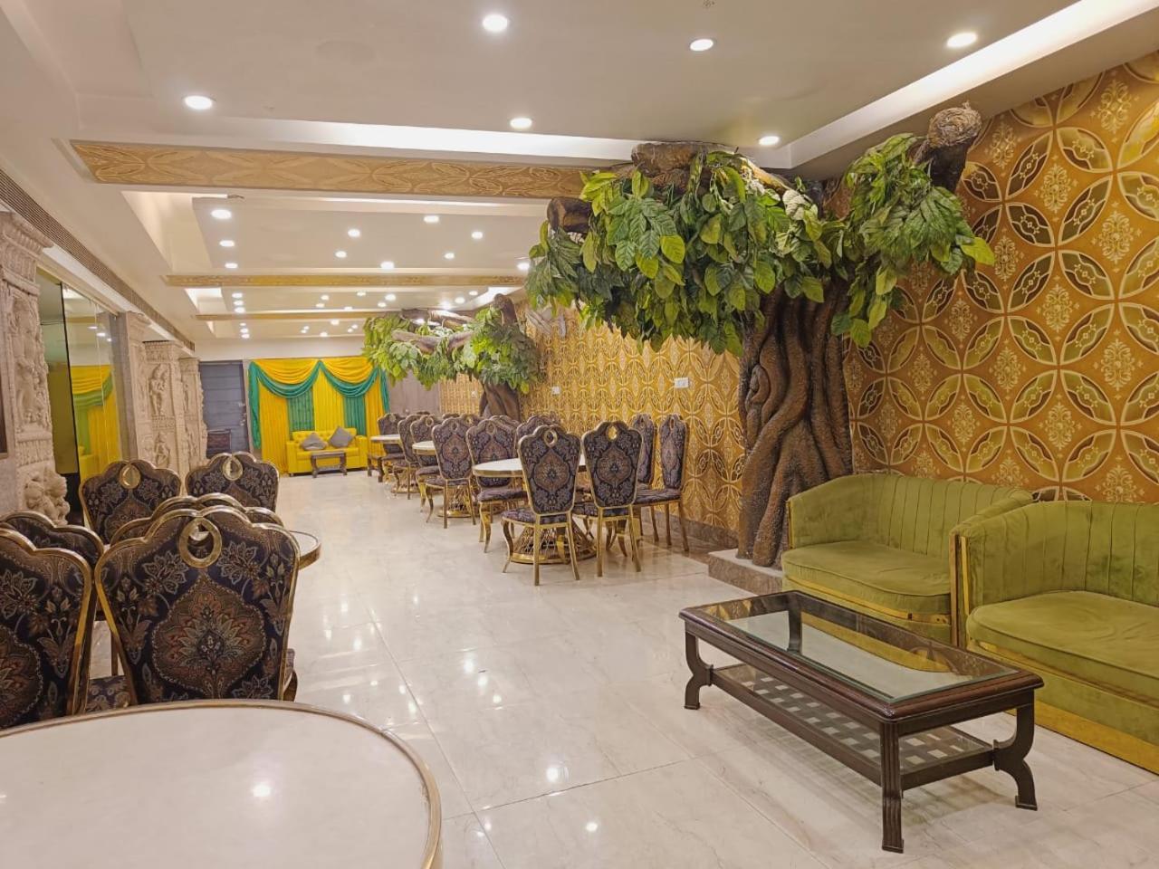 Waterfall Paschim Vihar 3*