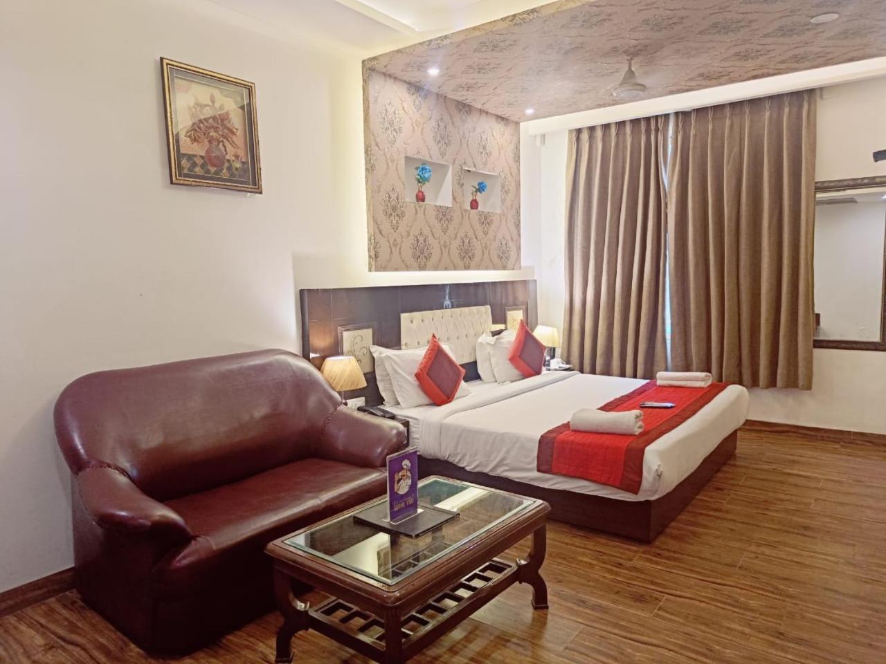 Hotel Waterfall Paschim Vihar 3*