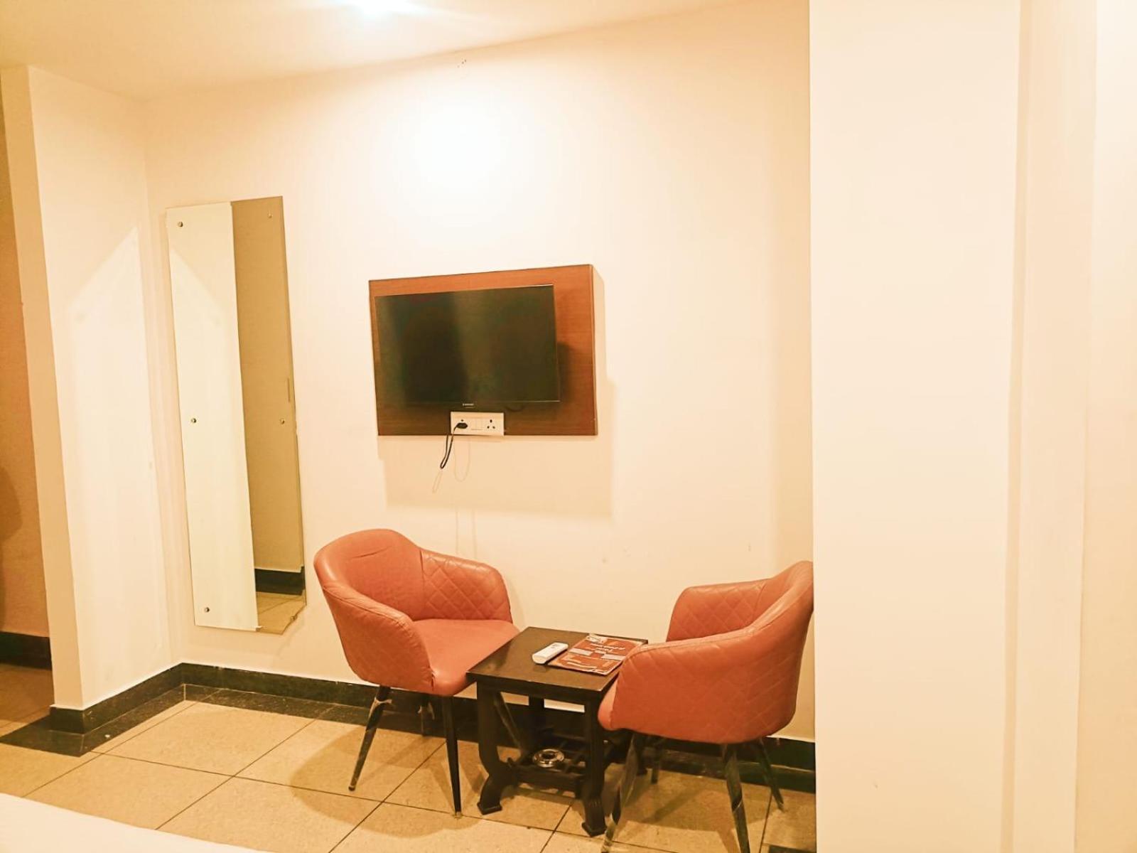 Hotel Ds Mount Near Igi Airport Delhi 4*