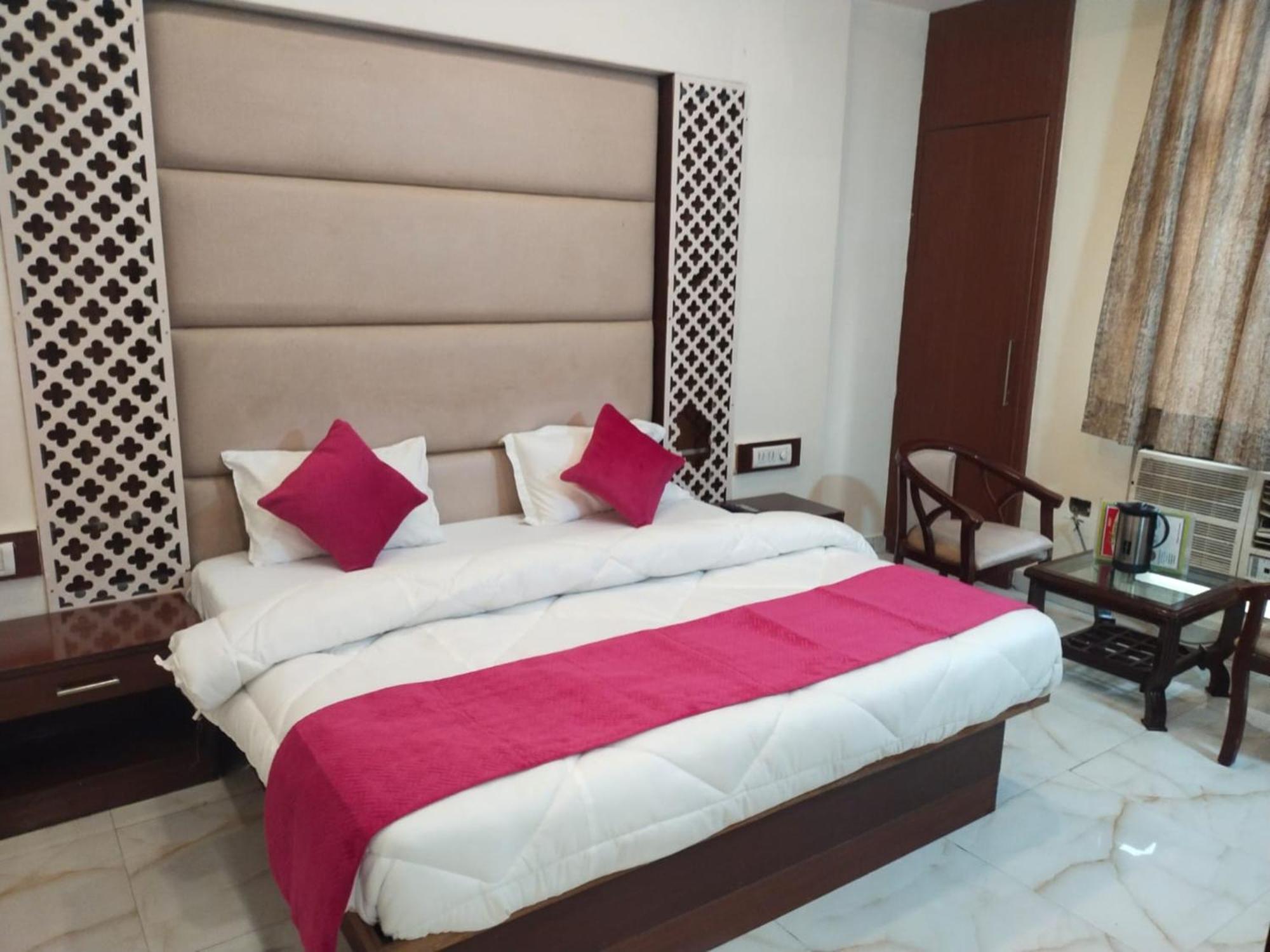 Lav Kush Deluxe At Paharganj Hotel