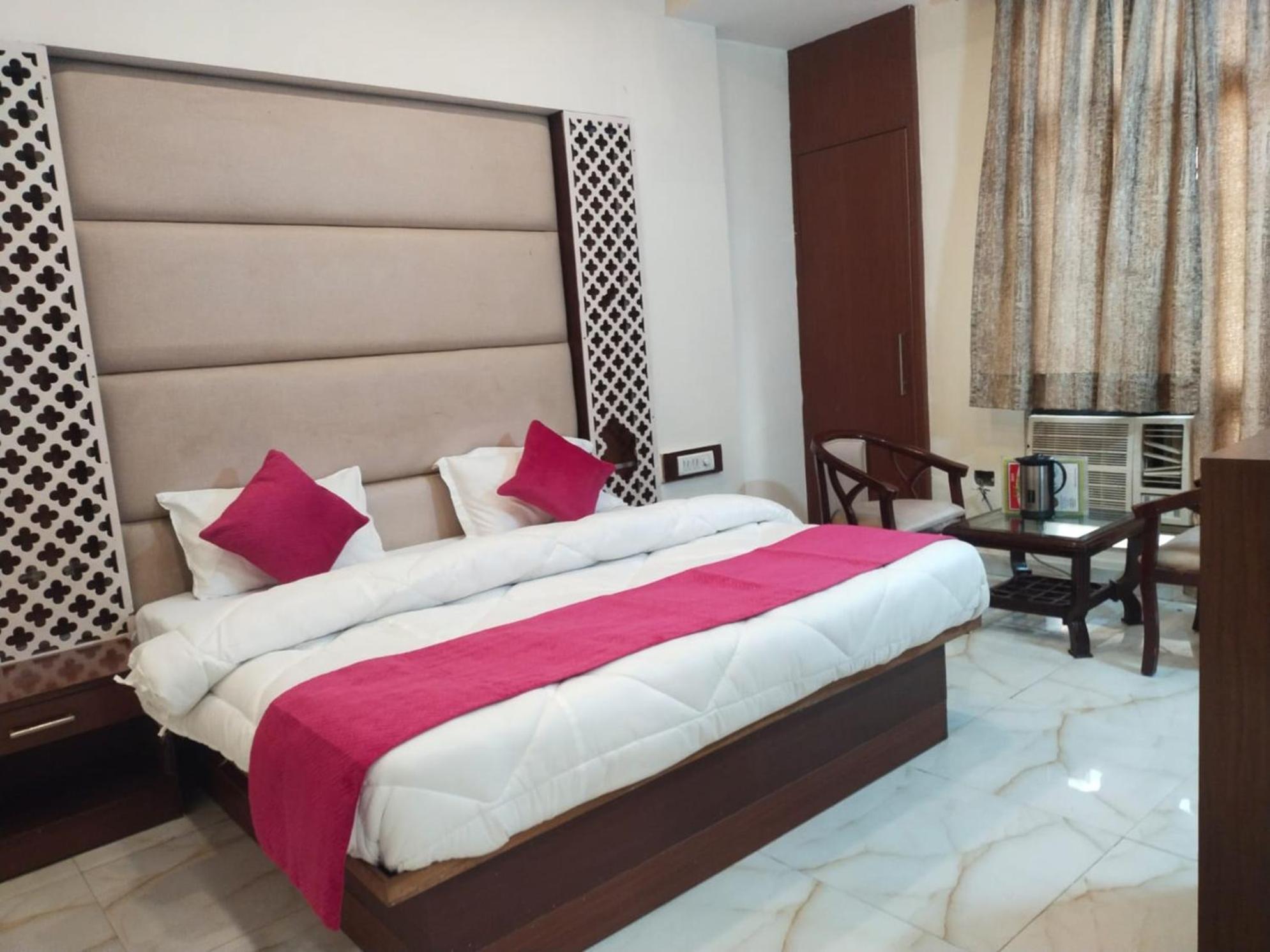 Hotel Lav Kush Deluxe At Paharganj Nova Deli