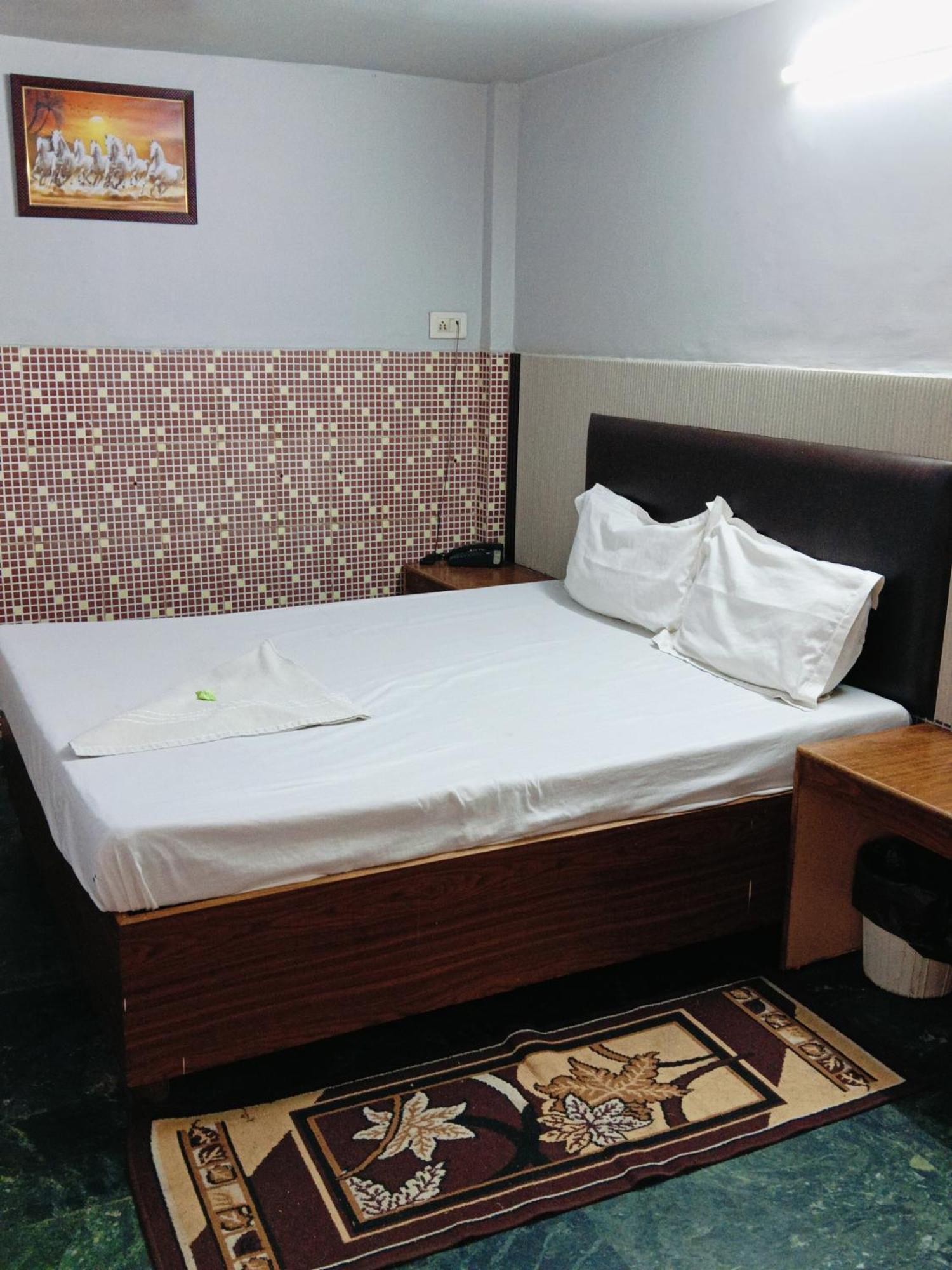 Hotel Star Near Laxmi Nagar New Delhi