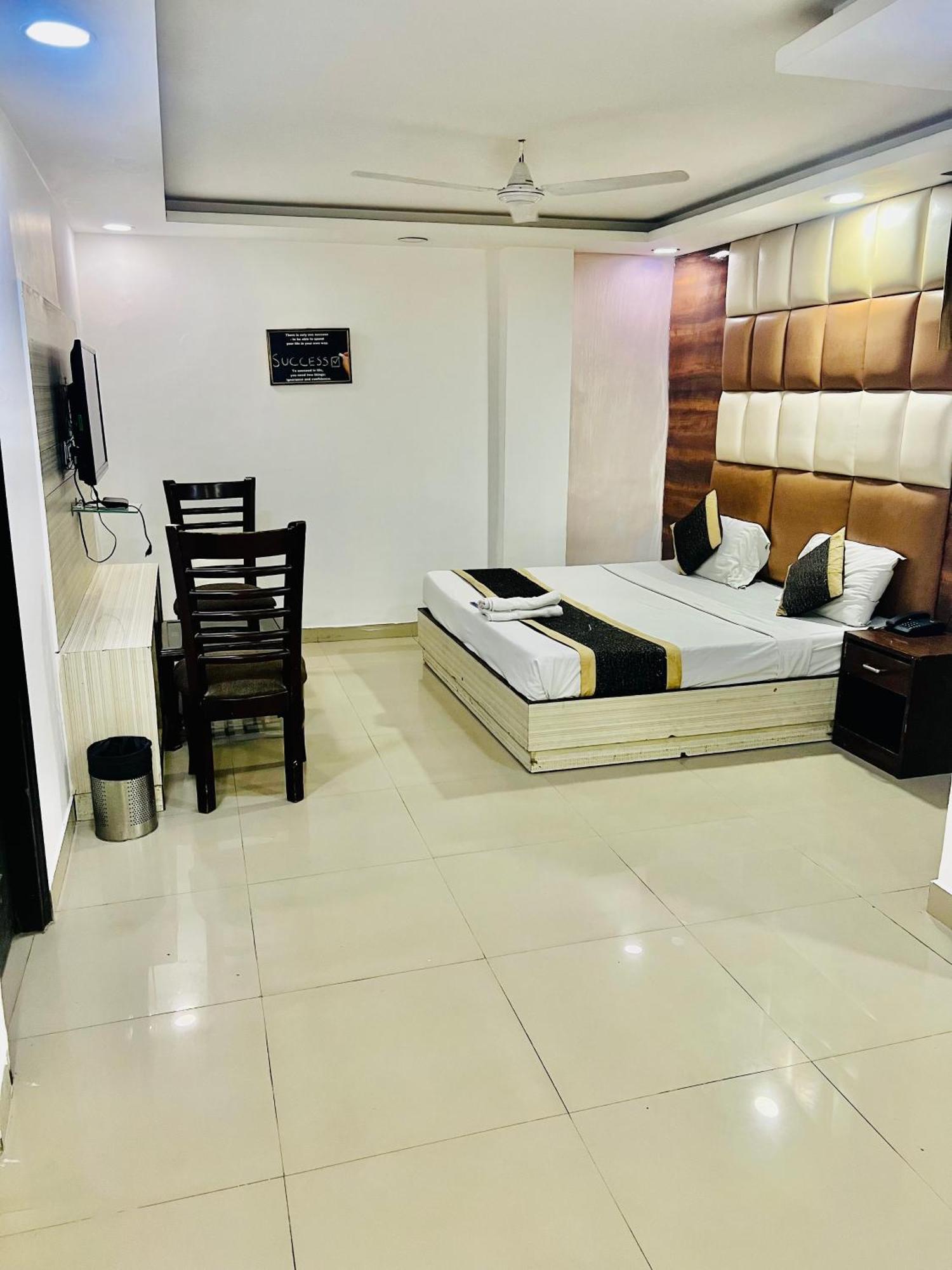 Hotel Grand Ivy New Delhi