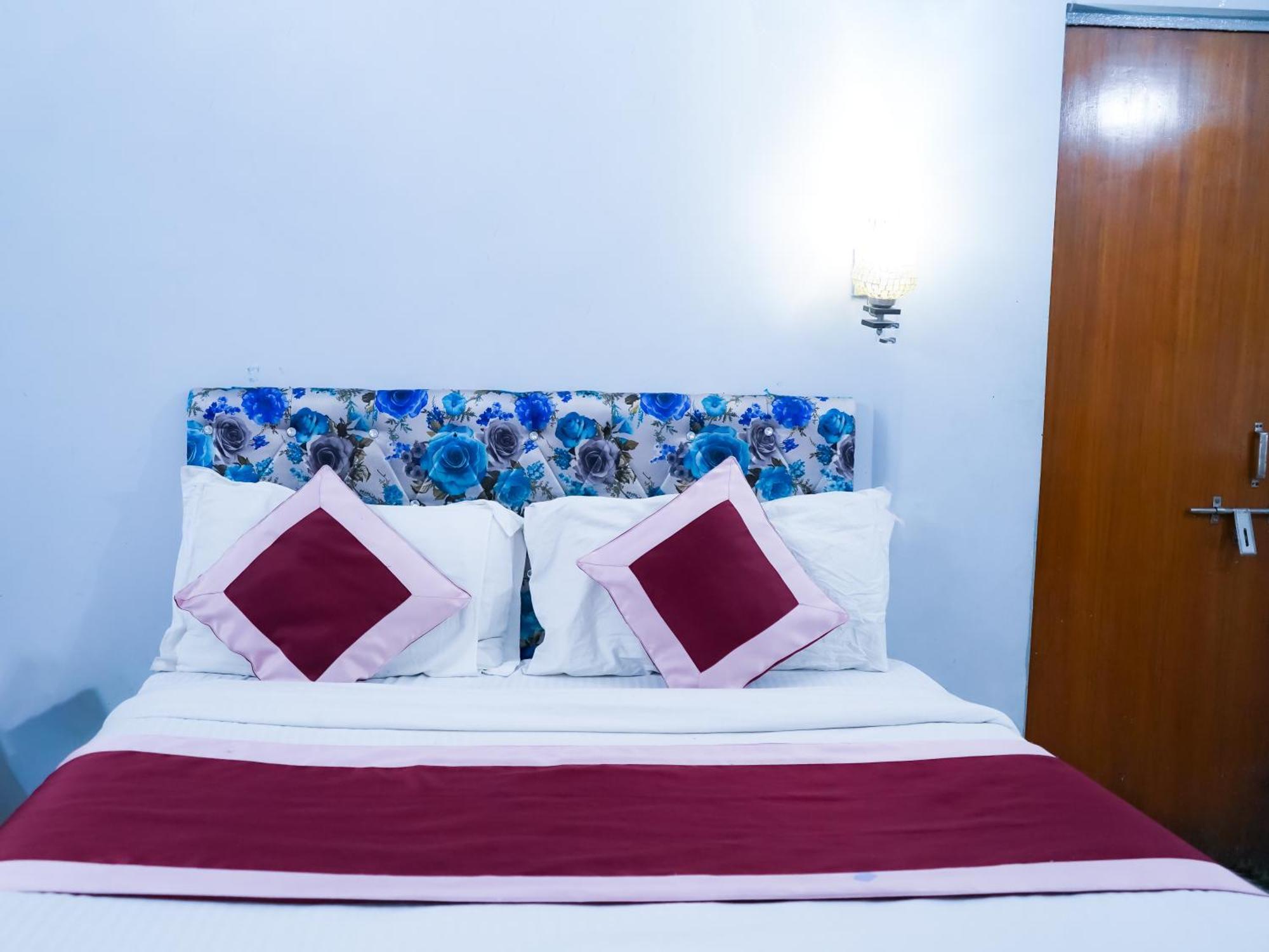 Hotel In Moti Bagh 4* Nova Deli
