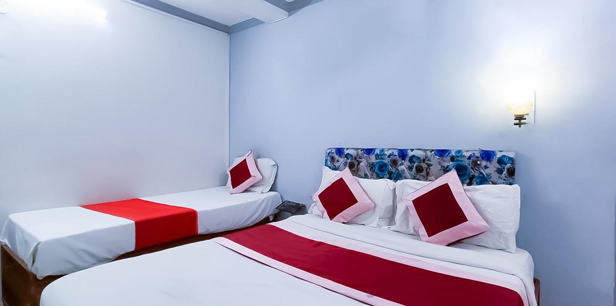 Hotel In Moti Bagh 4*