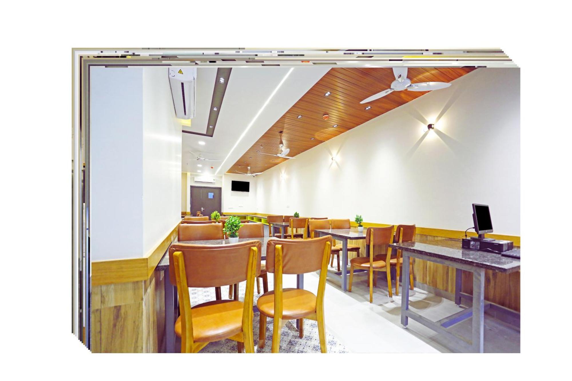 Applewood Boutique - Delhi International Airport 4*