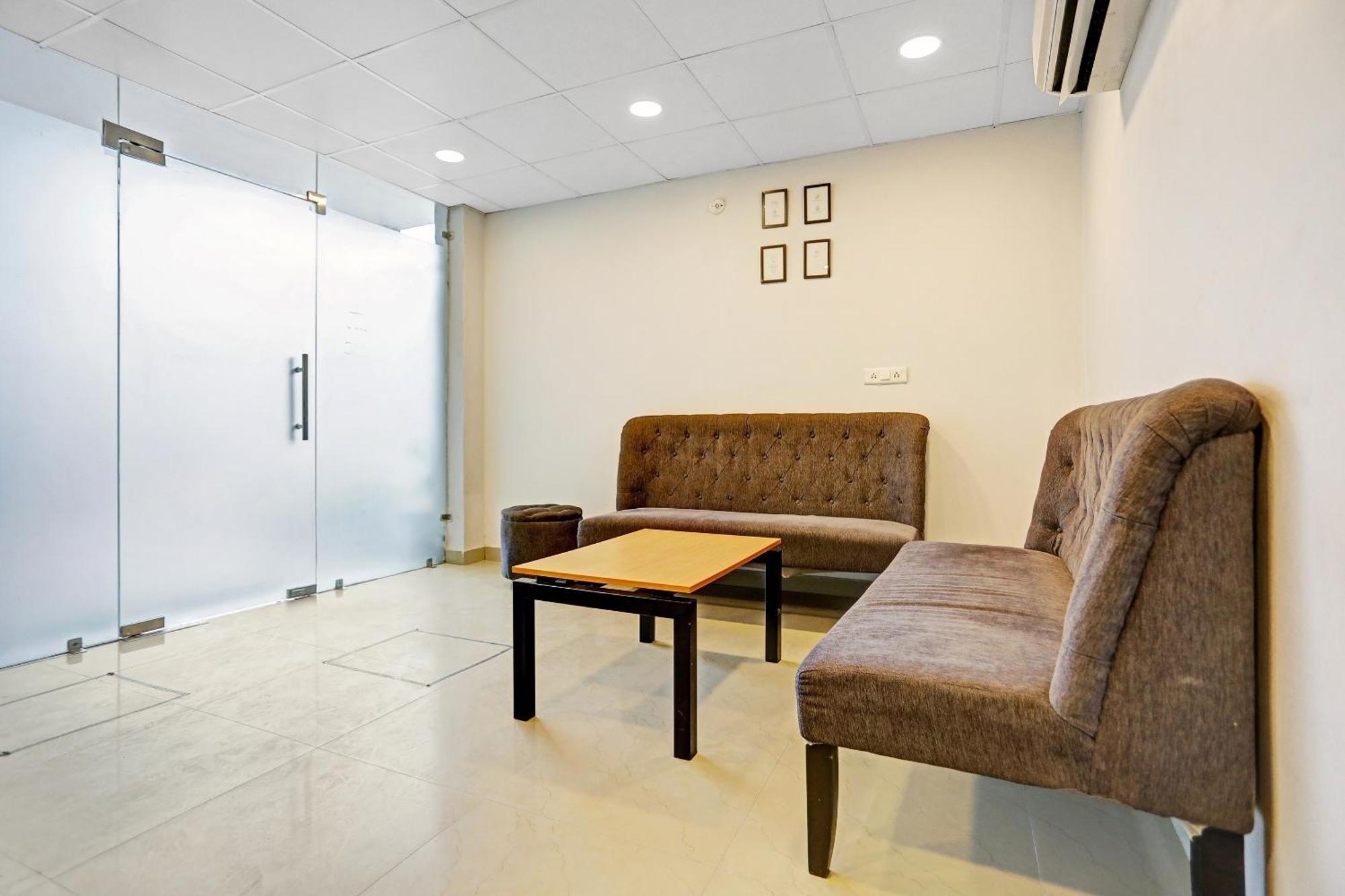 Collection O Agniv Residency Near Saket Metro 4* New Delhi