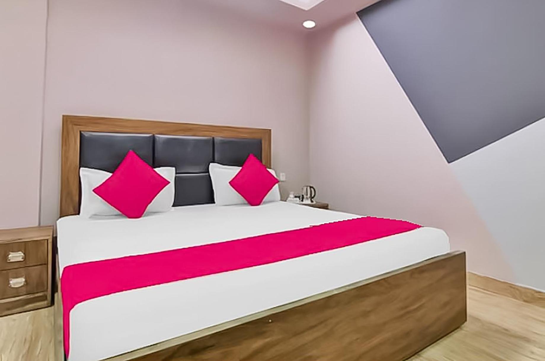 Hotel Comfort 2mint Walk Hazrat Nizamuddin Railway Station Nova Deli