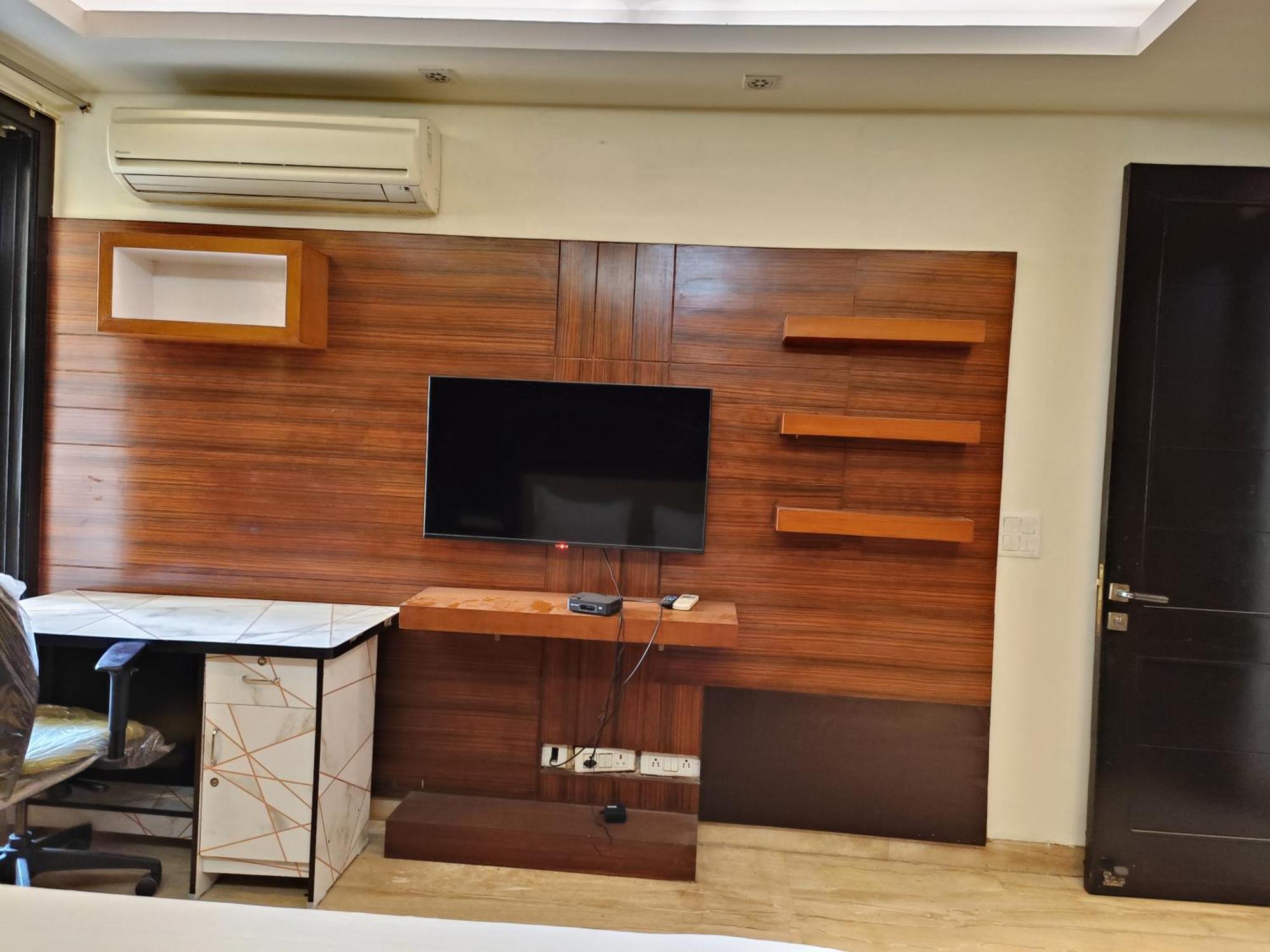 Hotel Greenleaf And Suites, Greater Kailash 1