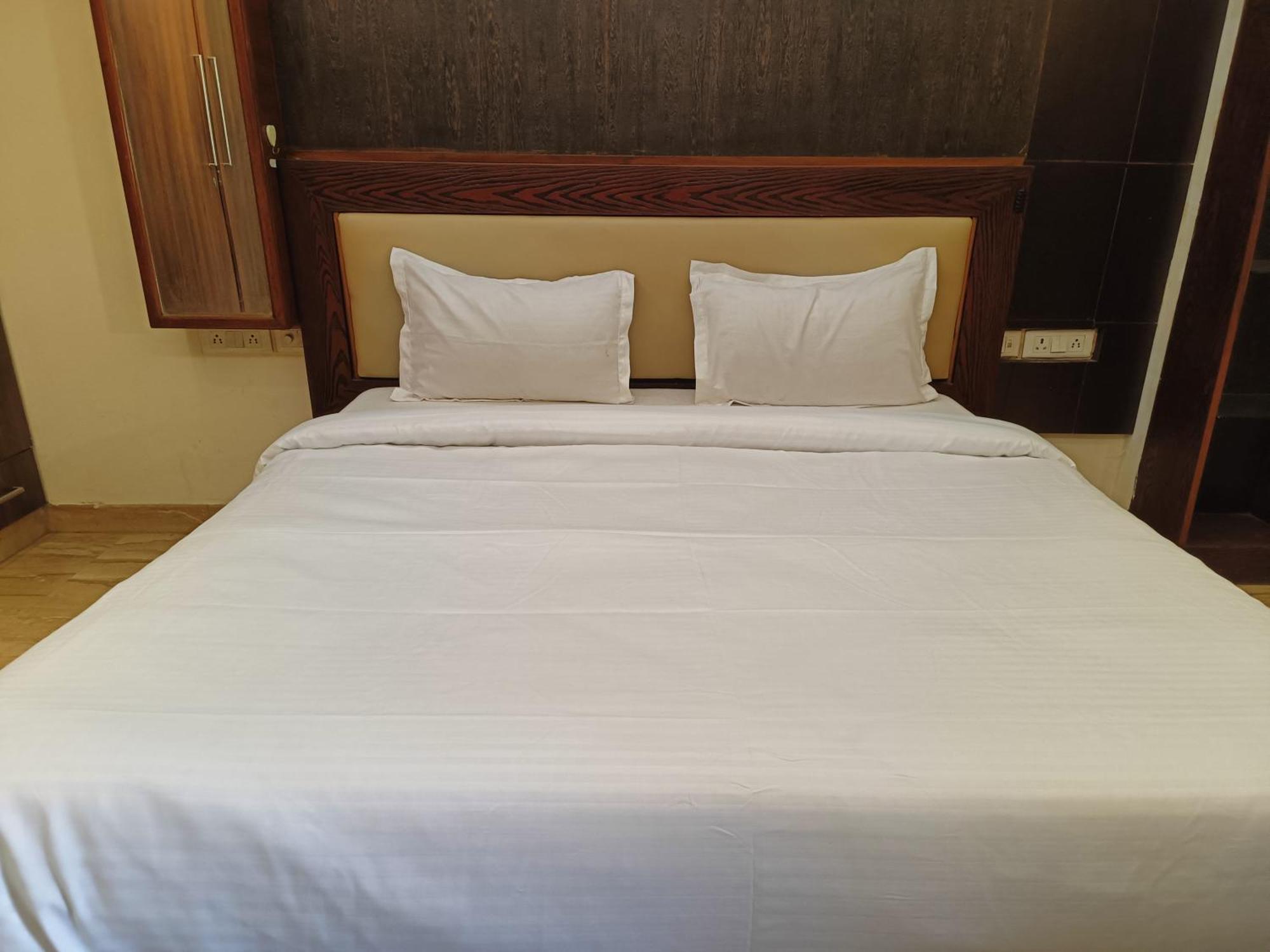 Hotel Greenleaf And Suites, Greater Kailash 1 3*
