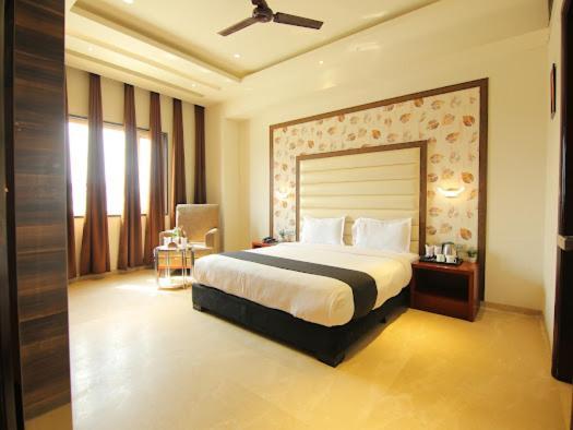 C- Pearls And Banquet Hotel