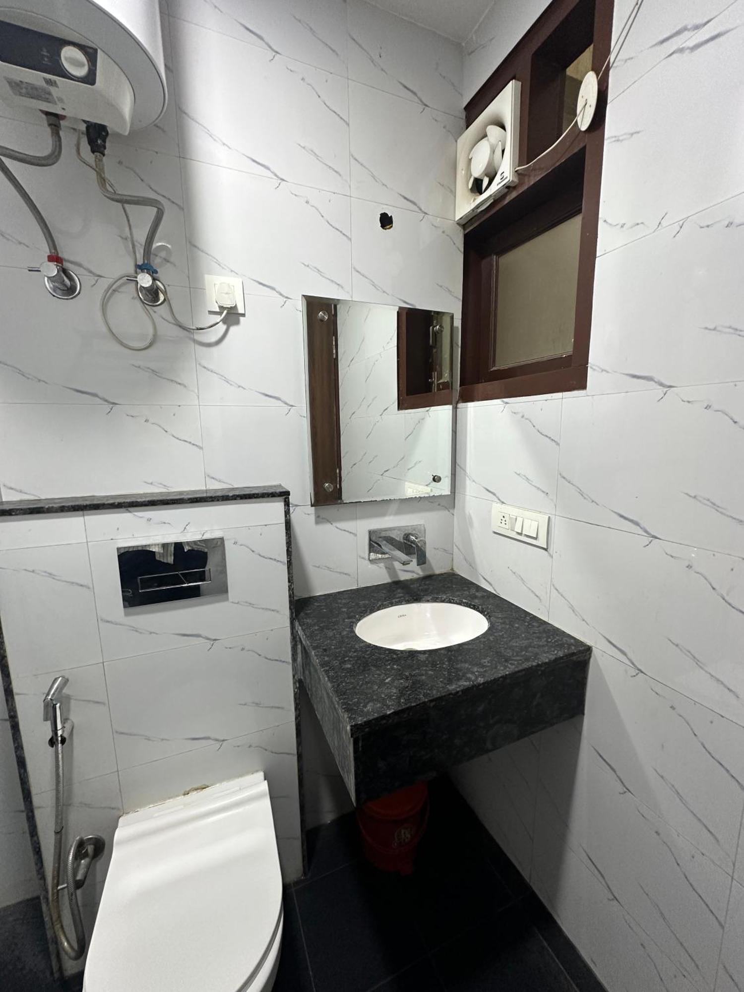 Hotel Glace Near Igi Airport Delhi 3*