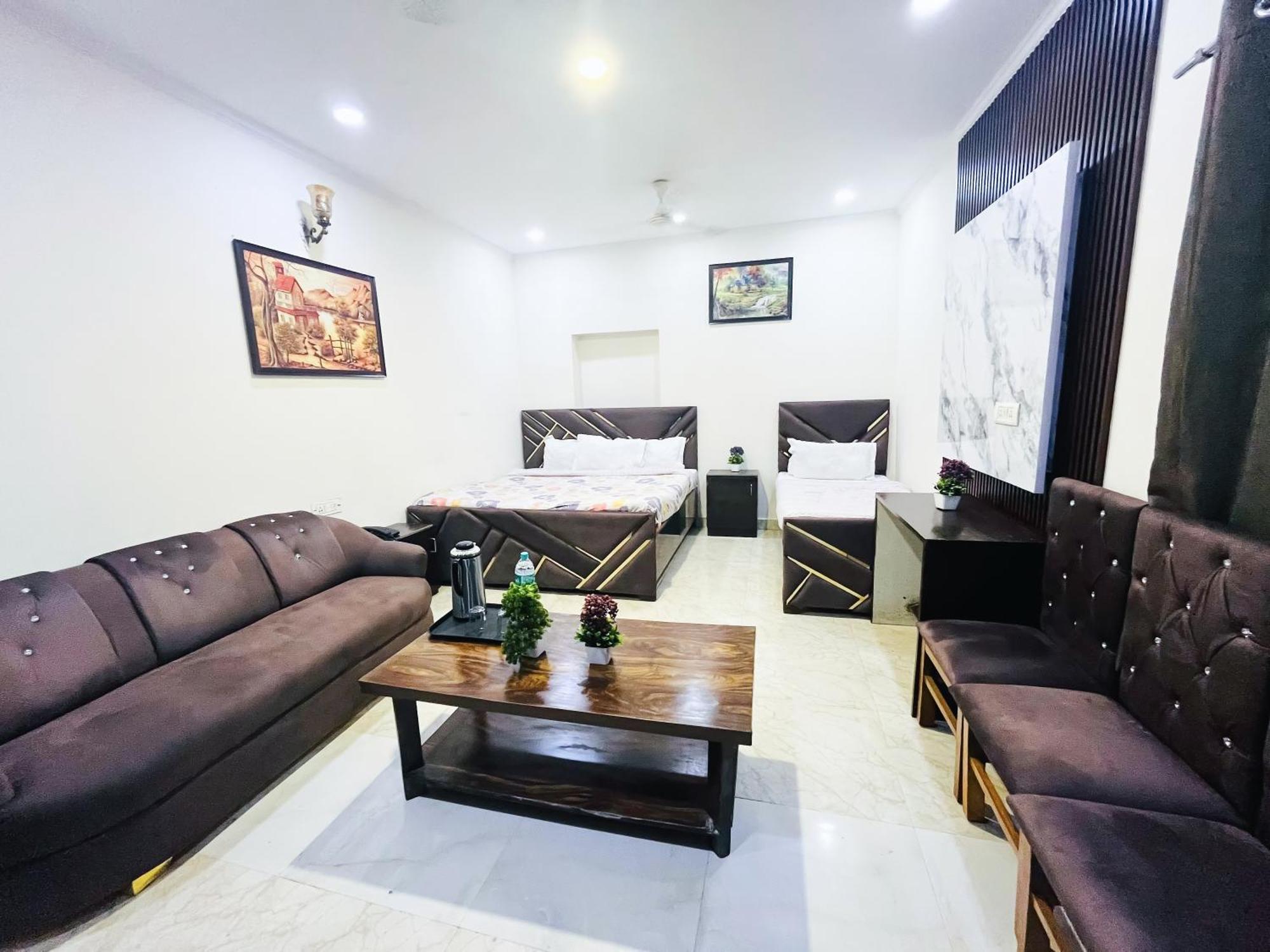 Tom And Jerry - Jangpura Hotel