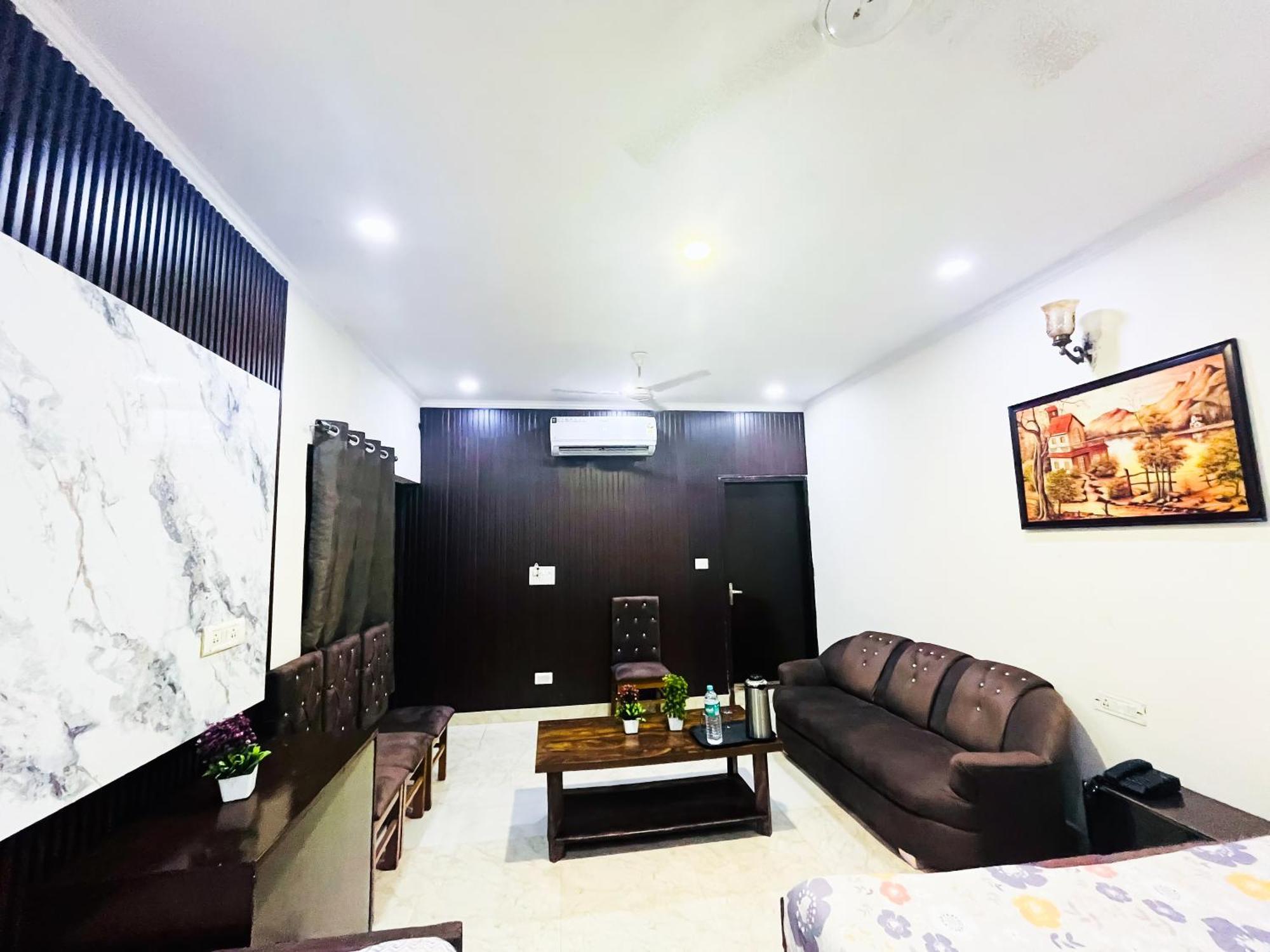 Hotel Tom And Jerry - Jangpura New Delhi
