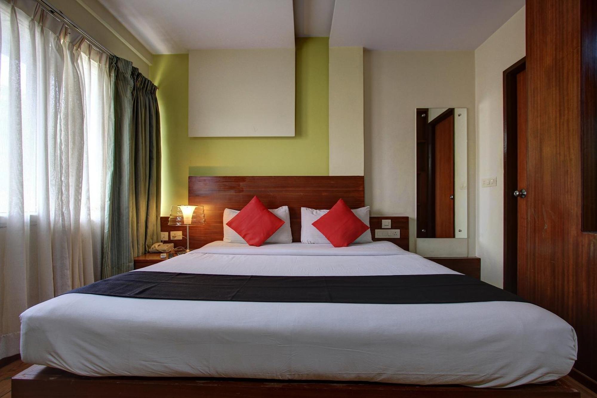 Townhouse Jp Residency Near Delhi Airport Hotel