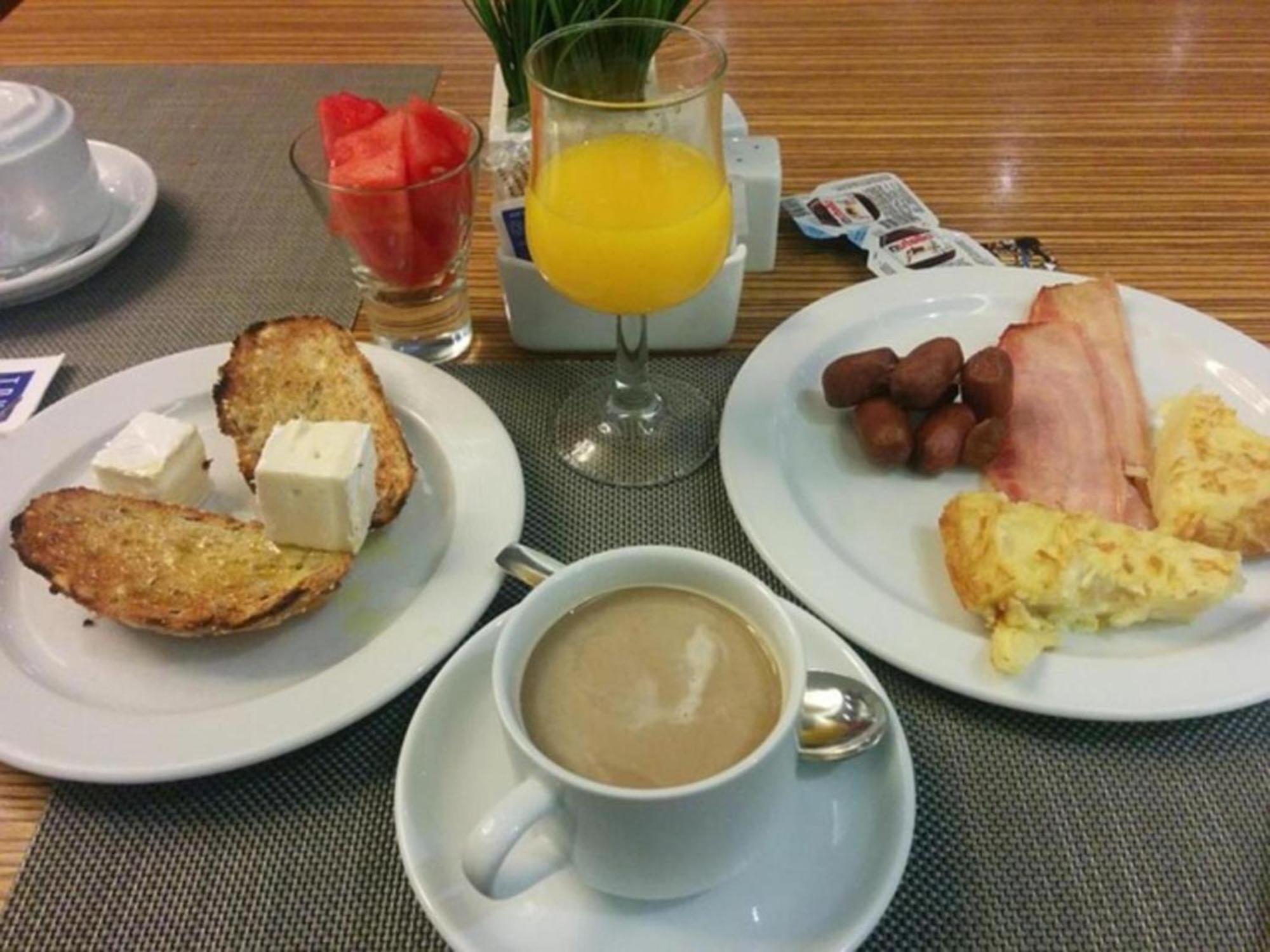Hotel Ambience -5 Mints Walk From Railway Station